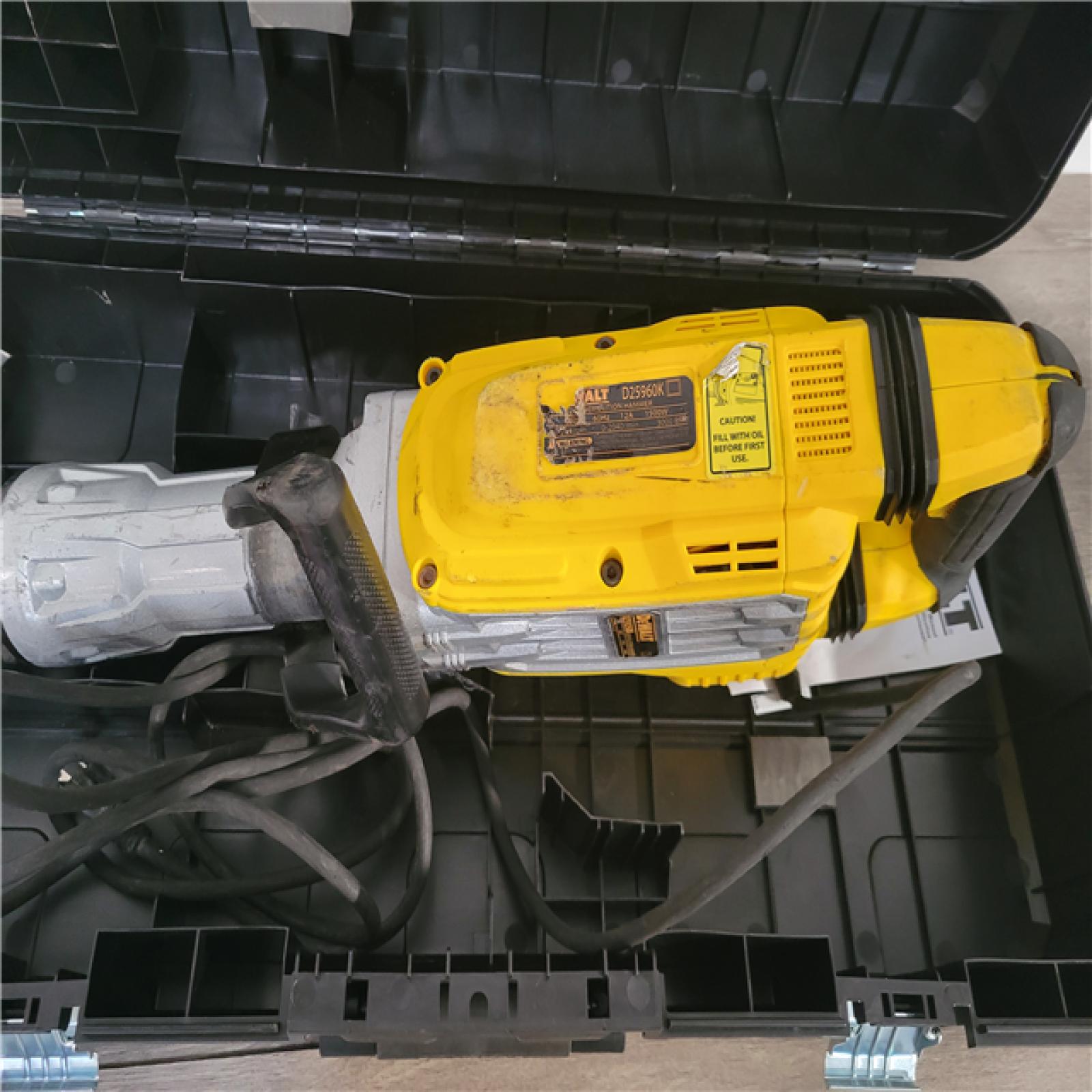 California AS-IS DeWalt 27 lbs/12.3 kg SDS Max Incline Chipping Hammer Kit