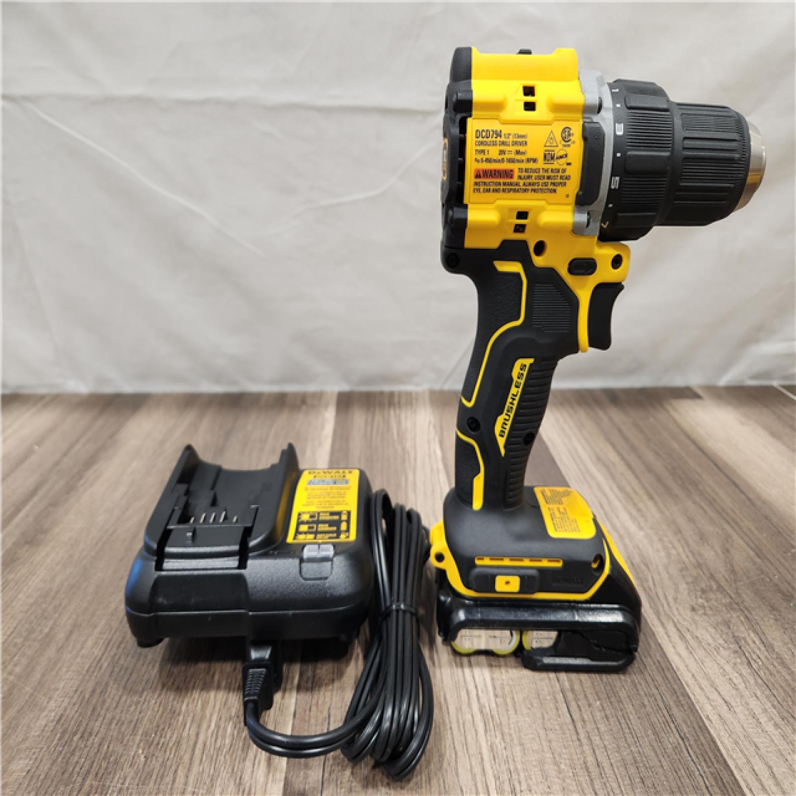 AS-IS- DEWALT ATOMIC COMPACT SERIES 20V MAX* Brushless Cordless 1/2 Drill/Driver Kit