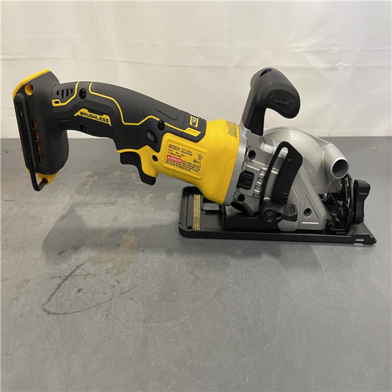 AS-IS - DEWALT ATOMIC 20V MAX Cordless Brushless 4-1/2 in. Circular Saw