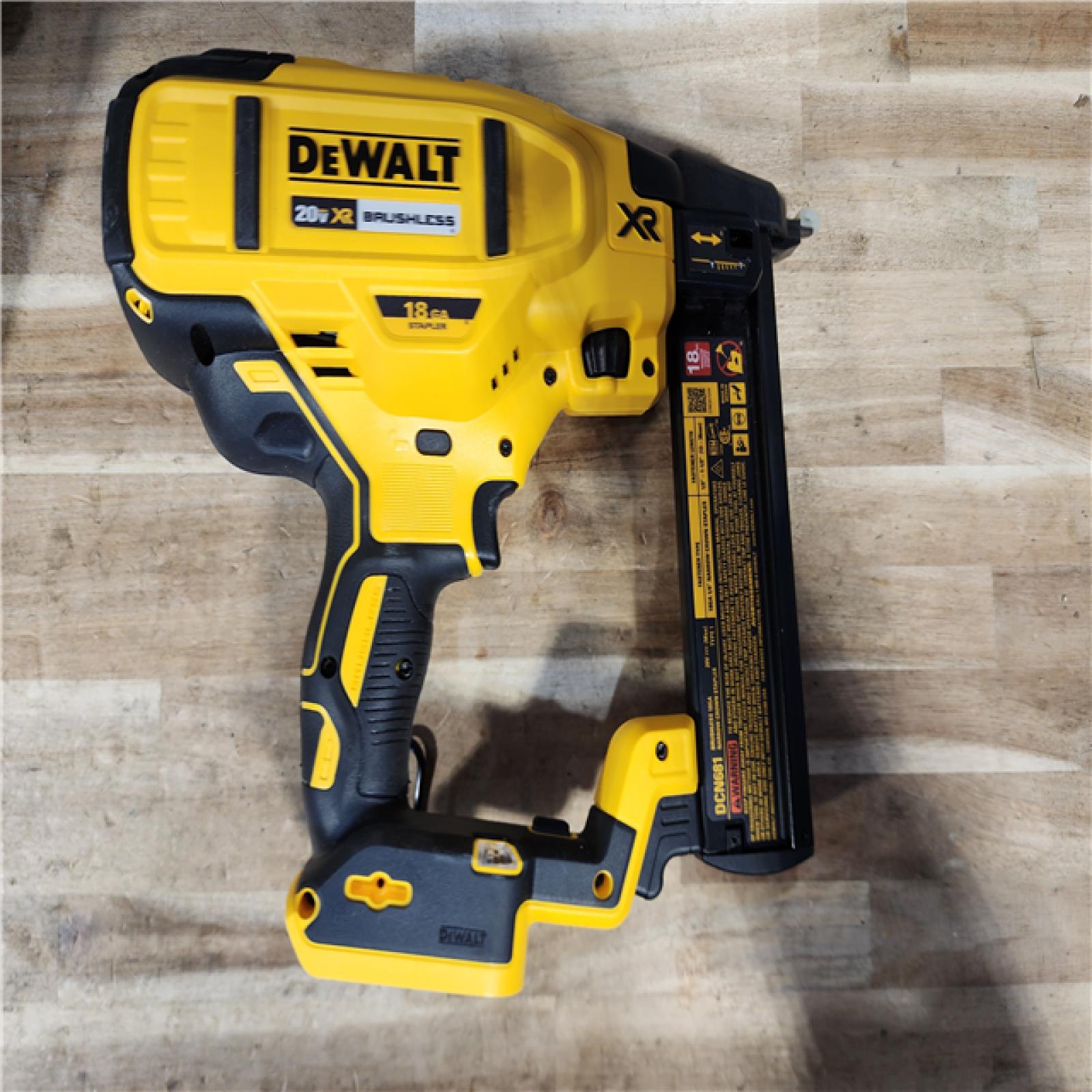HOUSTON LOCATION - AS-IS DEWALT 20V MAX XR Lithium-Ion Cordless 18-Gauge Narrow Crown Stapler Kit