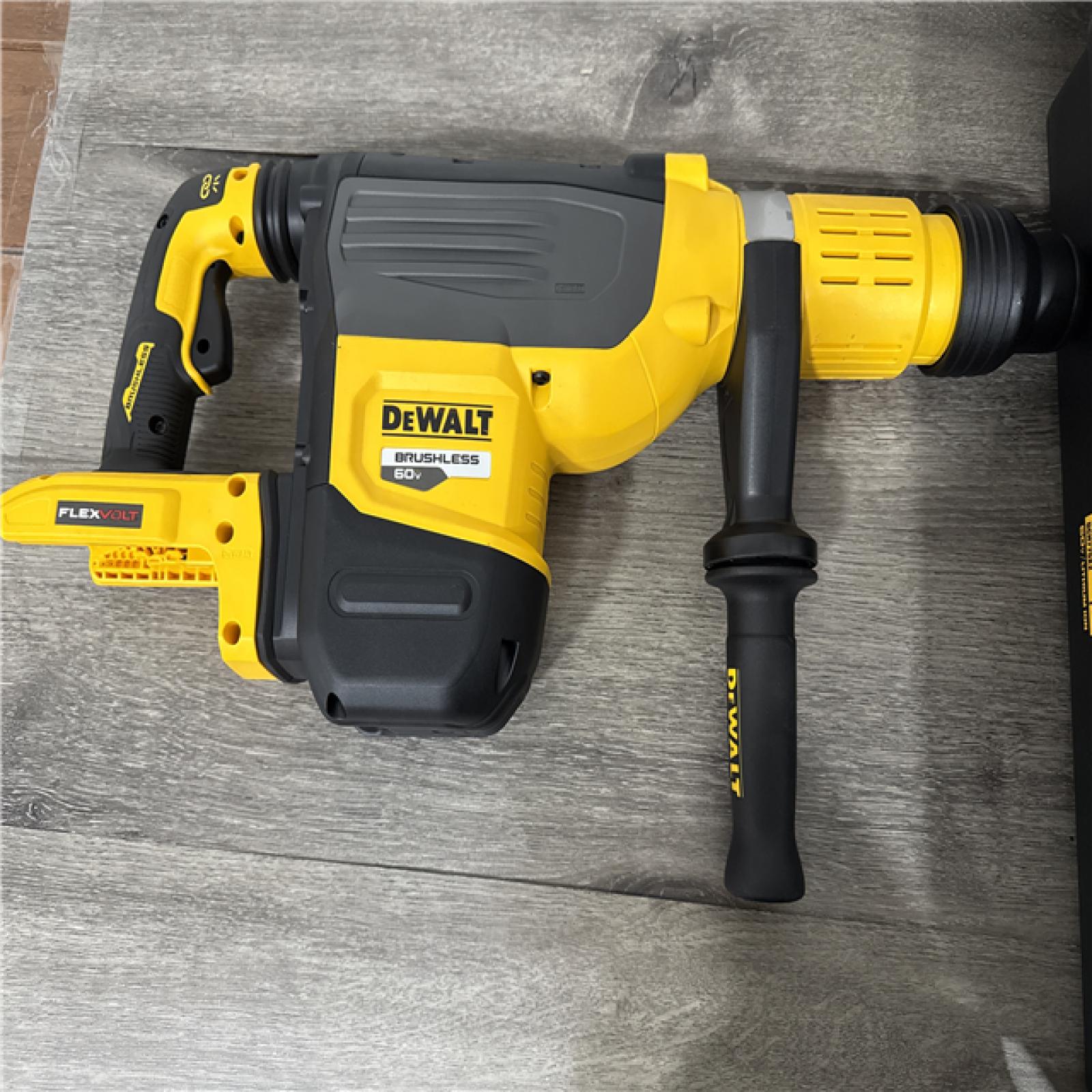 California NEW DeWalt Flex Volt 2 SDS Max Combination Hammer Kit  Includes (2) Batteries  Charger & Hard Case