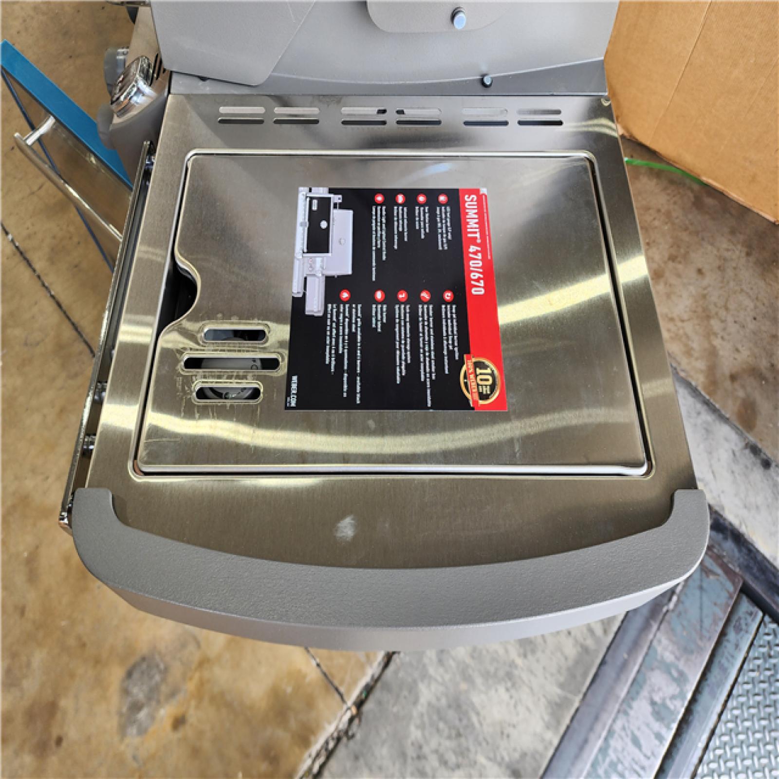 HOUSTON LOCATION - AS-IS SUMMIT S670 LP SS LP GAS BARBECUE