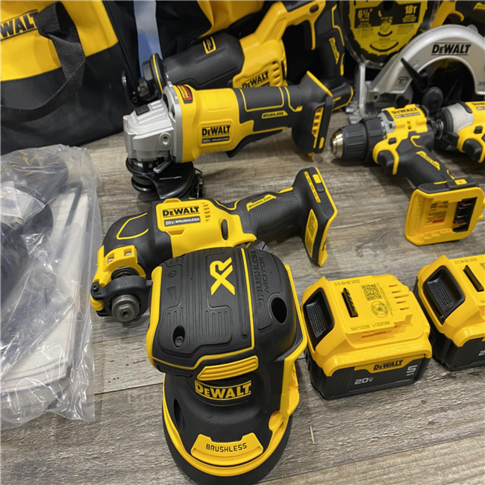 LIKE NEW - DEWALT 20V Lithium-Ion Cordless 8-Tool Combo Kit