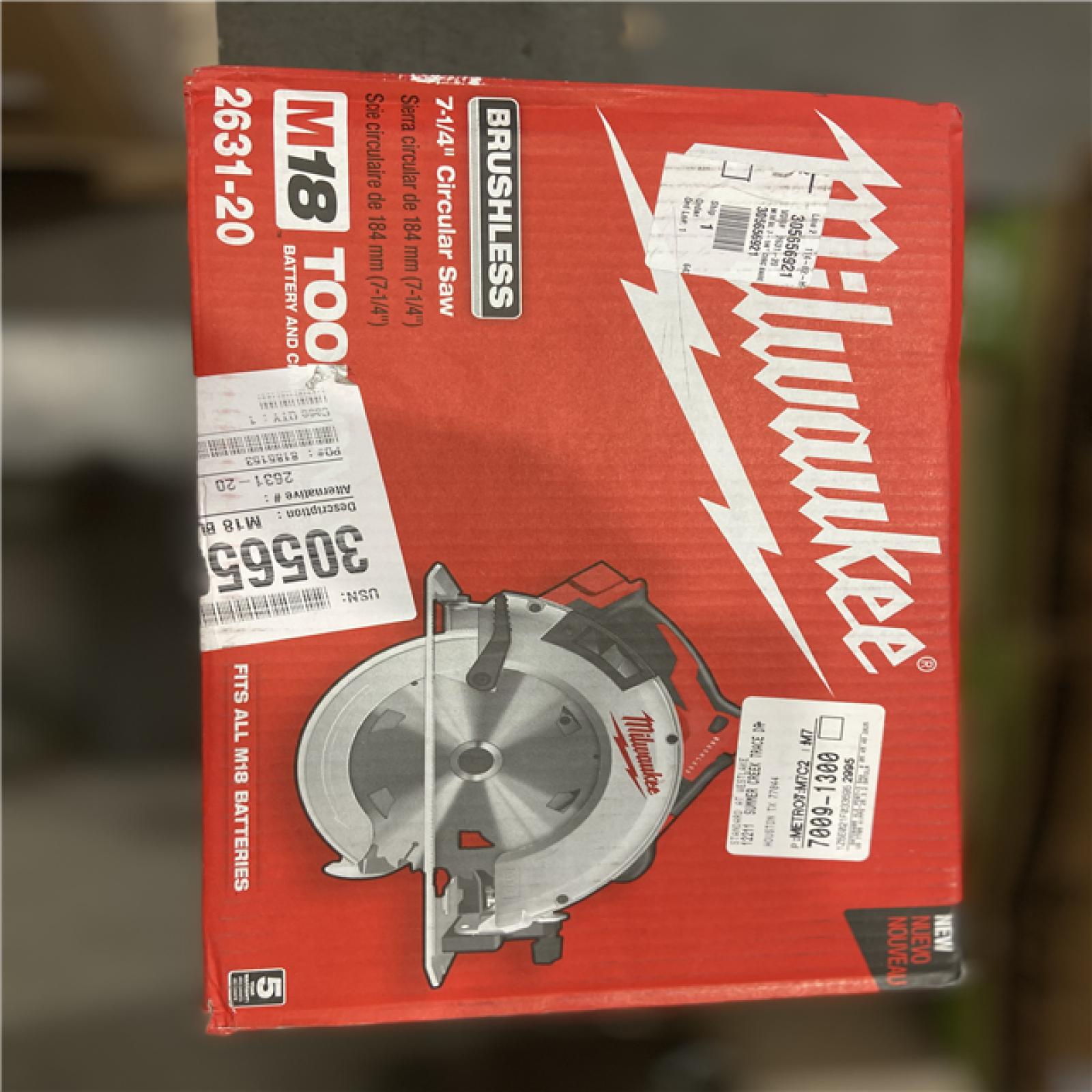 NEW! - Milwaukee M18 18V Lithium-Ion Brushless Cordless 7-1/4 in. Circular Saw (Tool-Only)