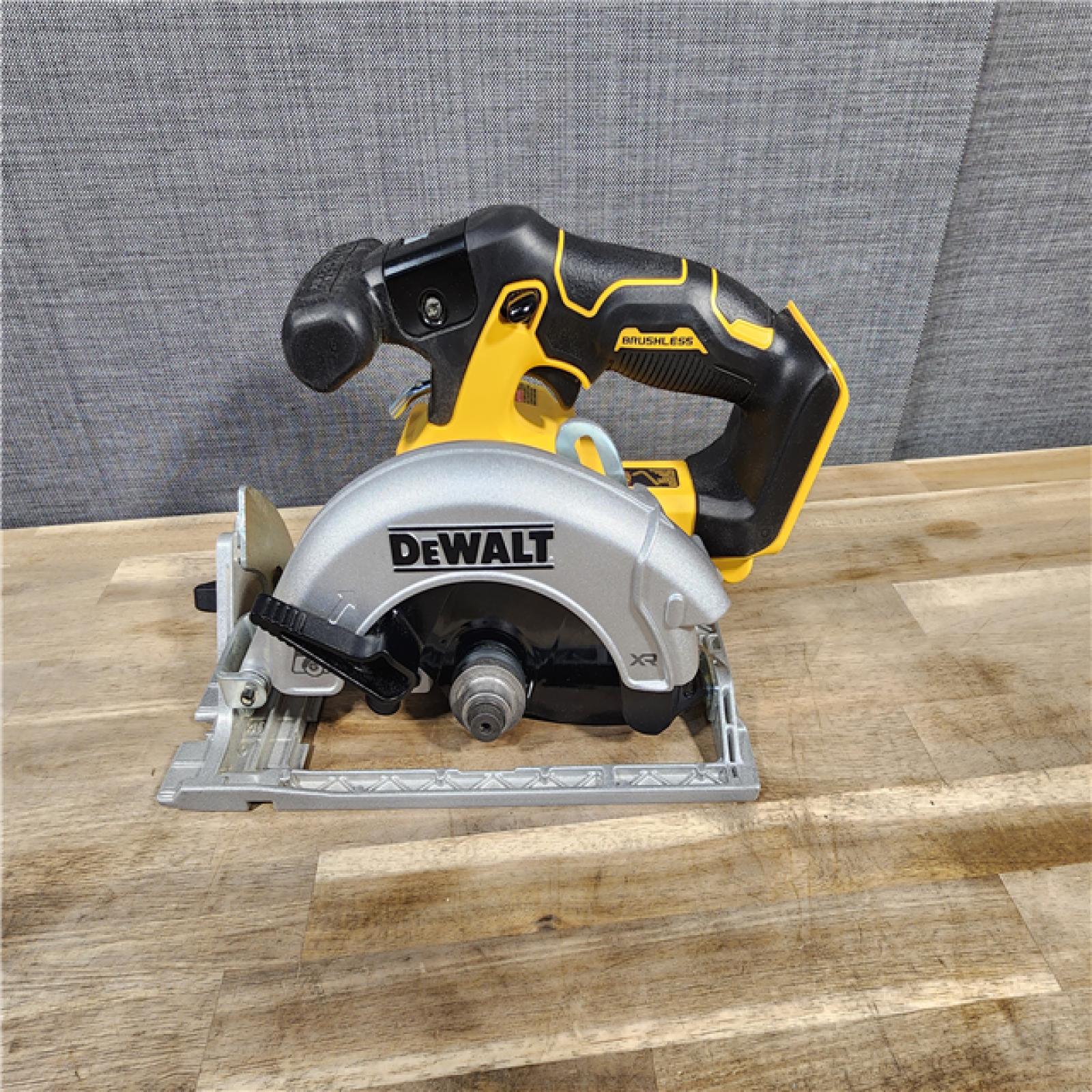 HOUSTON LOCATION - AS-IS DeWALT DCS565B 20V Max Brushless 6.5   Cordless Circular Saw