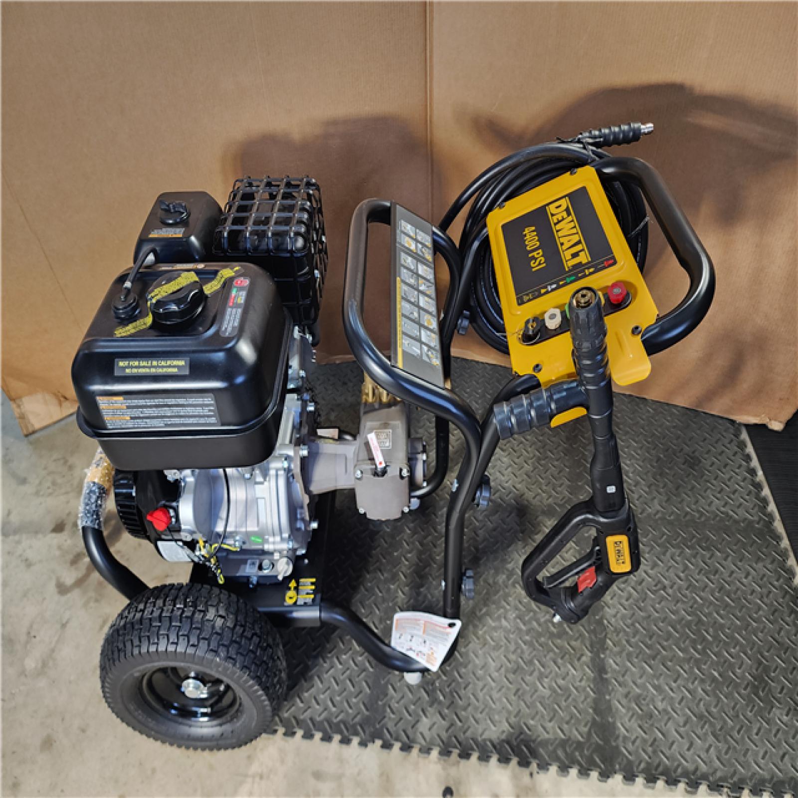 HOUSTON LOCATION - AS-IS (APPEARS LIKE NEW) DEWALT 4400 PSI 4.0 GPM Cold Water Gas Pressure Washer