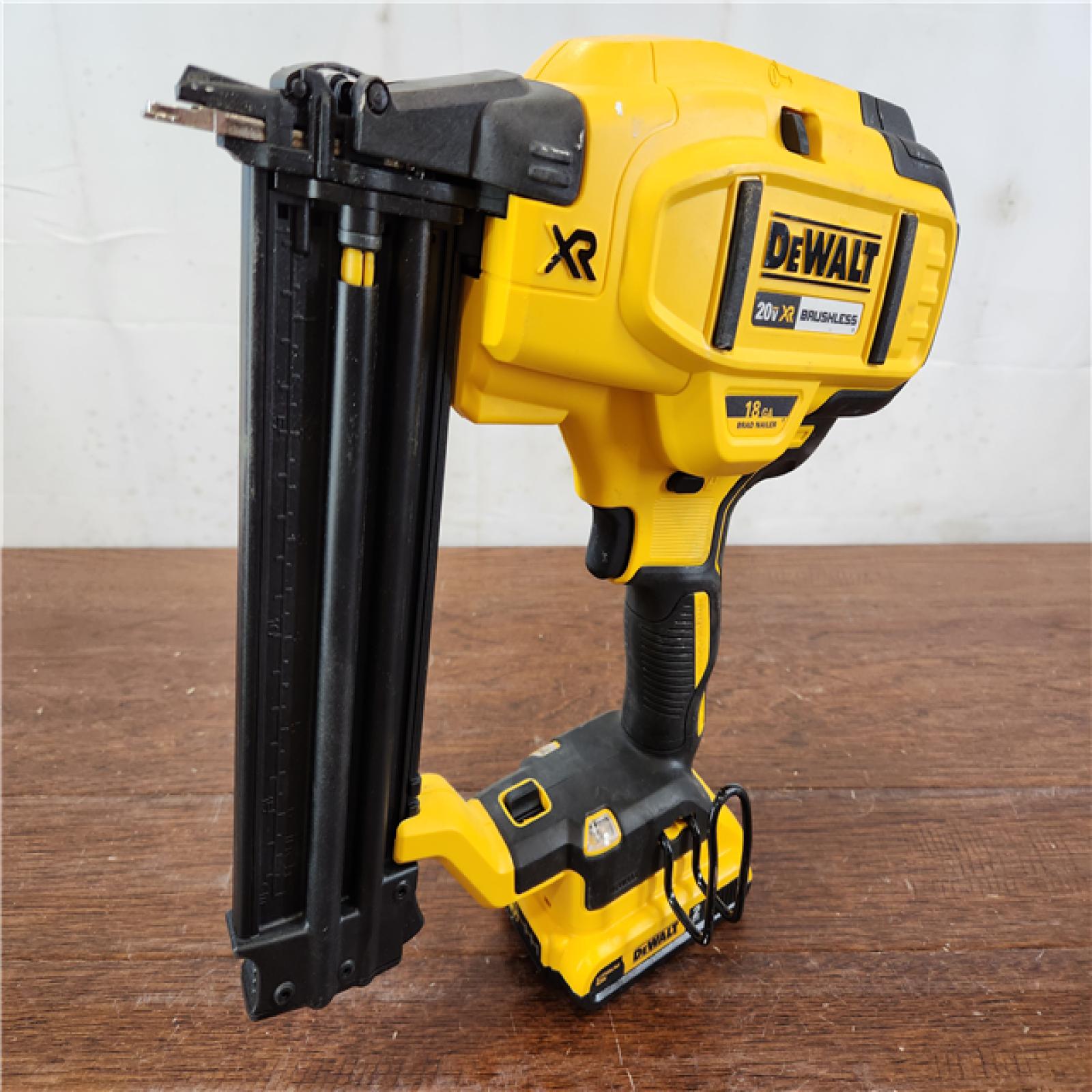 AS-IS DeWalt 20V MAX XR Brushless Cordless 18 Gauge Brad Nailer Kit