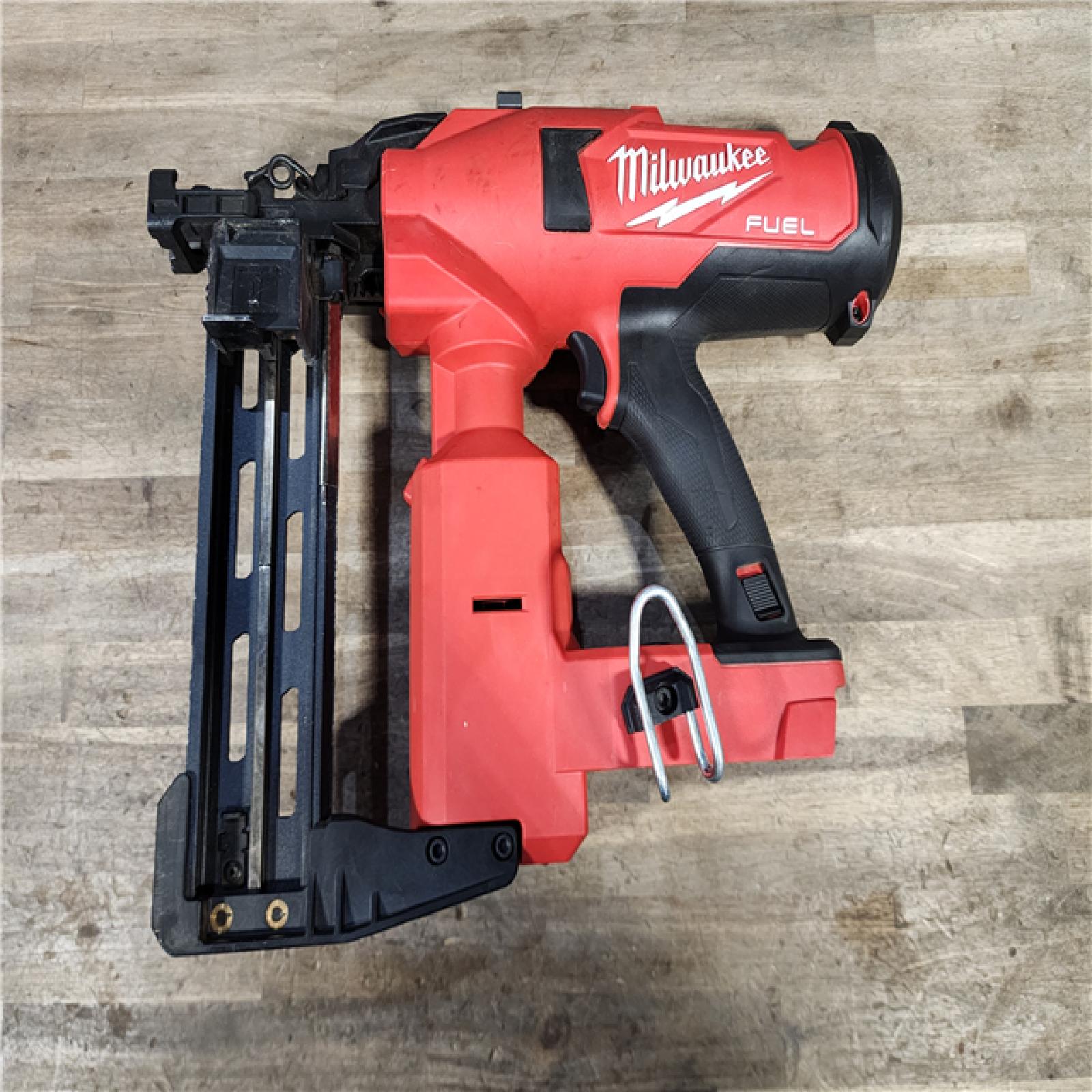 HOUSTON LOCATION - AS-IS Milwaukee M18 FUEL Brushless Cordless 9-Gauge 2 Utility Fencing Stapler (Tool Only)