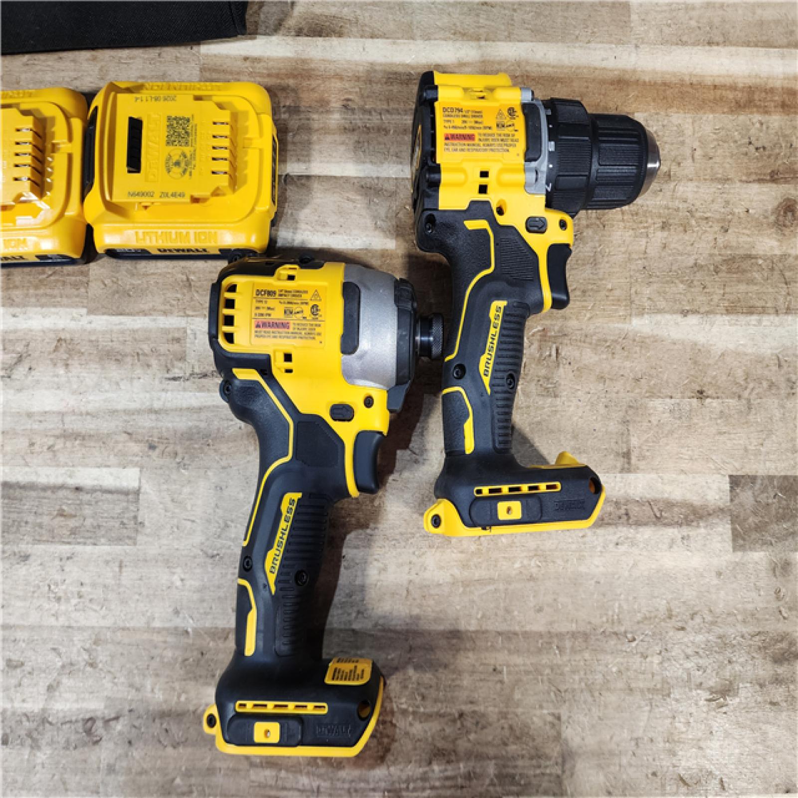 HOUSTON LOCATION - AS - IS DEWALT ATOMIC 20-Volt MAX Lithium-Ion Cordless Combo Kit