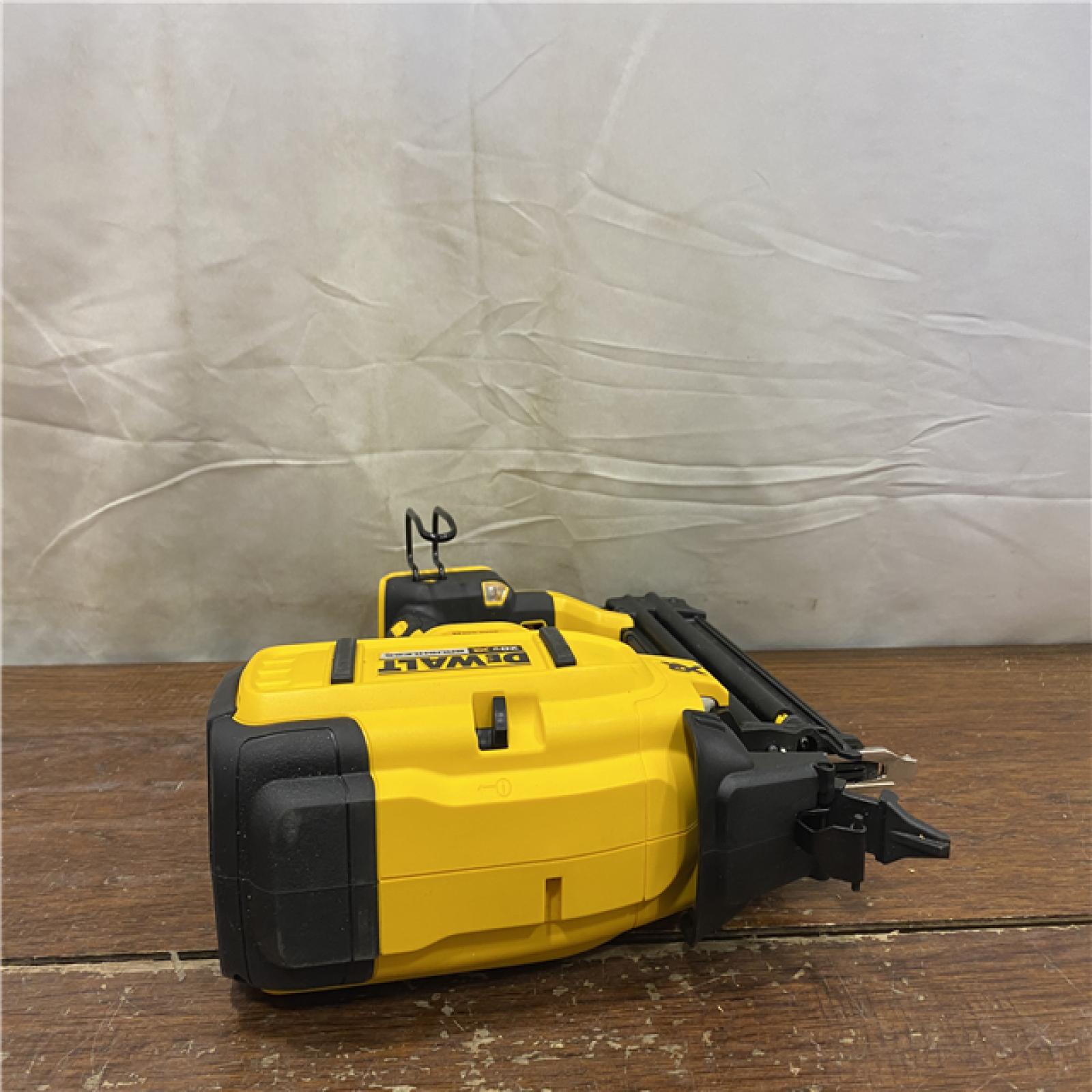 AS-IS DEWALT 20V MAX XR 18 Gauge Brad Nailer Kit