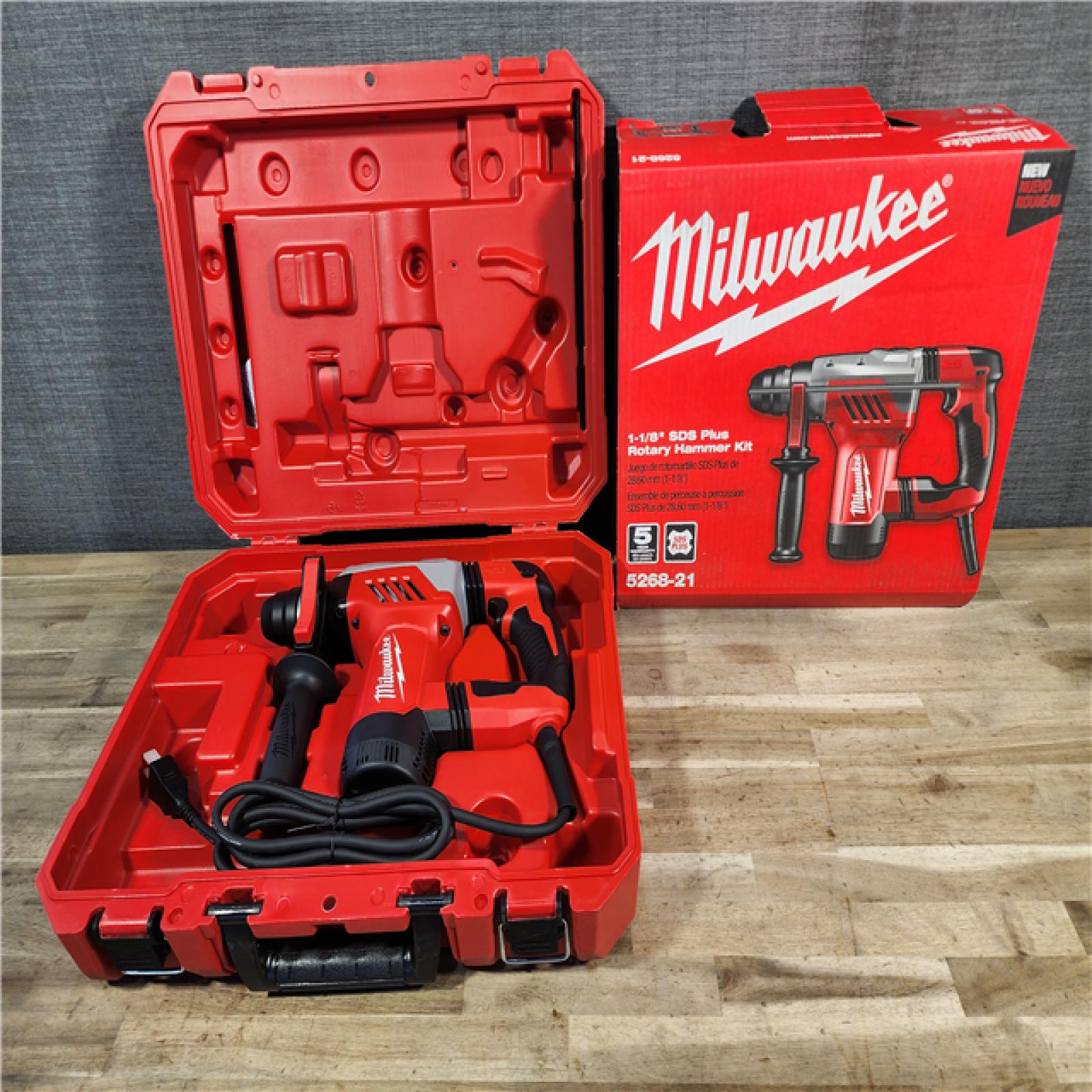 HOUSTON LOCATION - AS-IS (APPEARS LIKE NEW) MILWAUKEE 1 - 1/8 SDS PLUS ROTARY HAMMER KIT