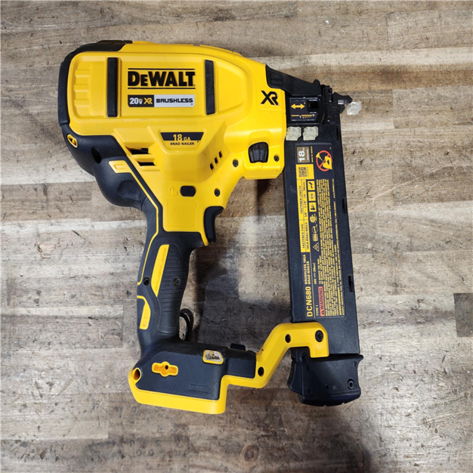 HOUSTON LOCATION - AS-IS DEWALT 20V MAX XR Lithium-Ion Electric Cordless 18-Gauge Brad Nailer (Tool Only)