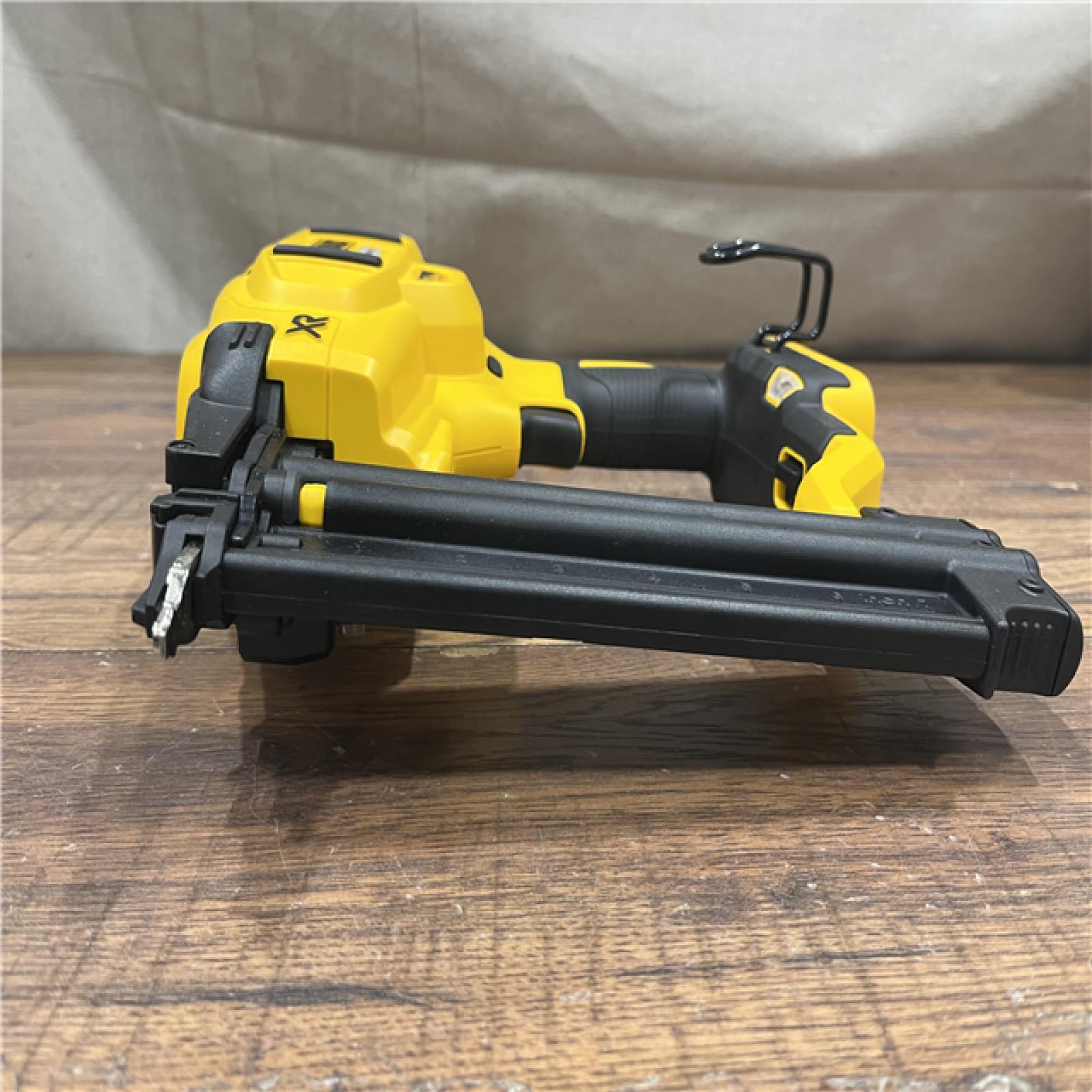 AS-IS DEWALT 20V MAX XR 18 Gauge Brad Nailer Kit