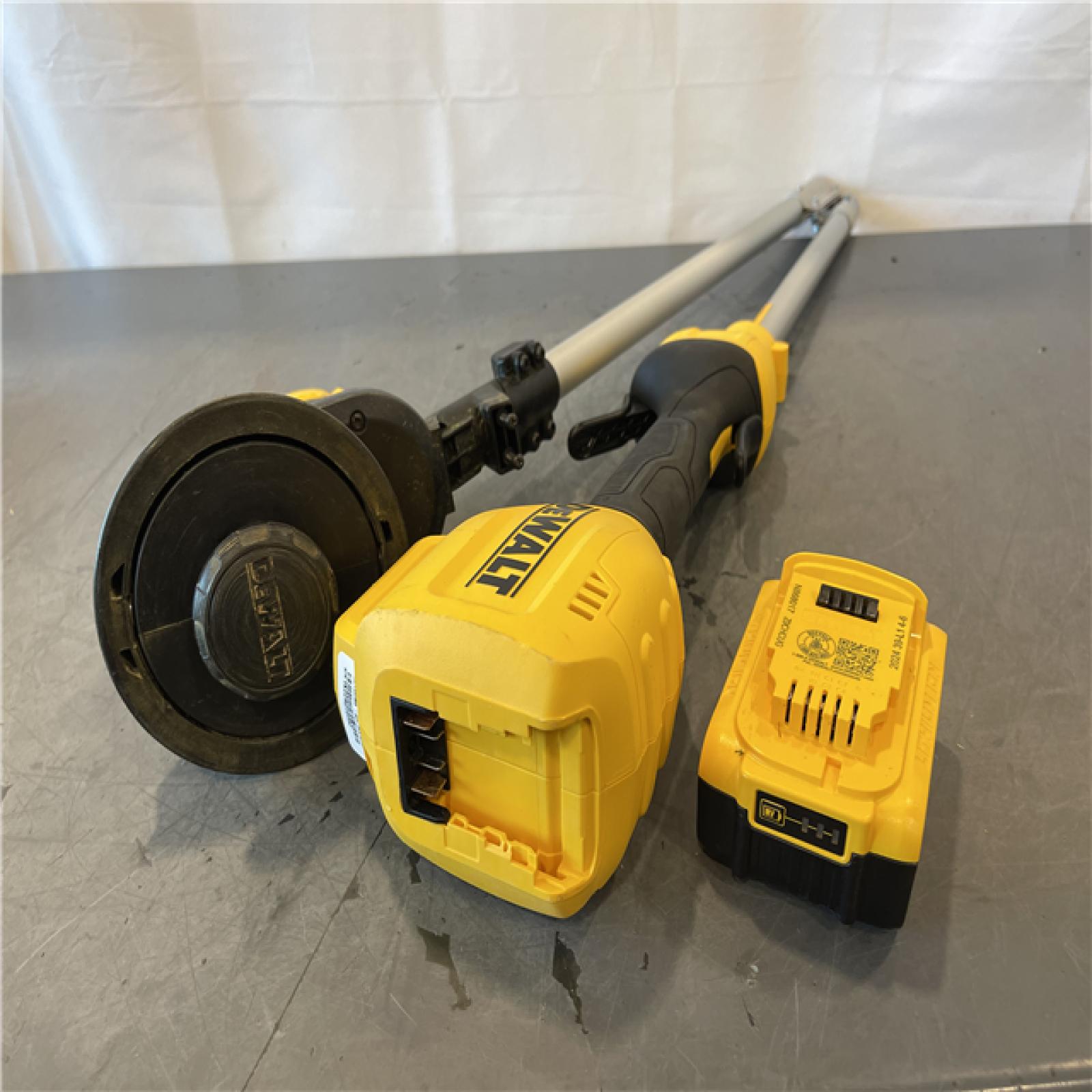 AS-IS - DeWalt 20V MAX 13 in. Cordless Battery Powered String Trimmer Kit