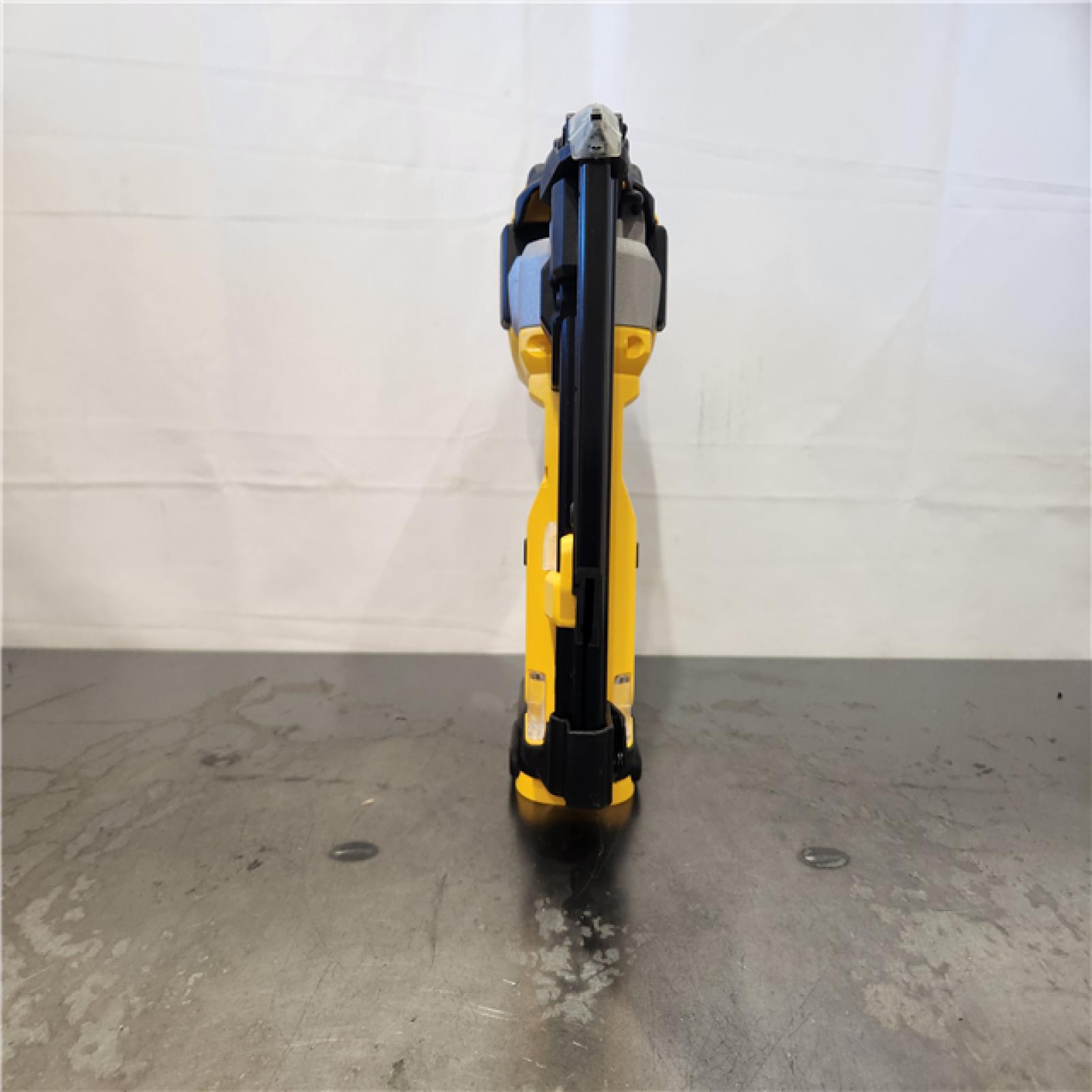 AS-IS- DEWALT ATOMIC 20V MAX Lithium Ion Cordless 23 Gauge Pin Nailer Kit