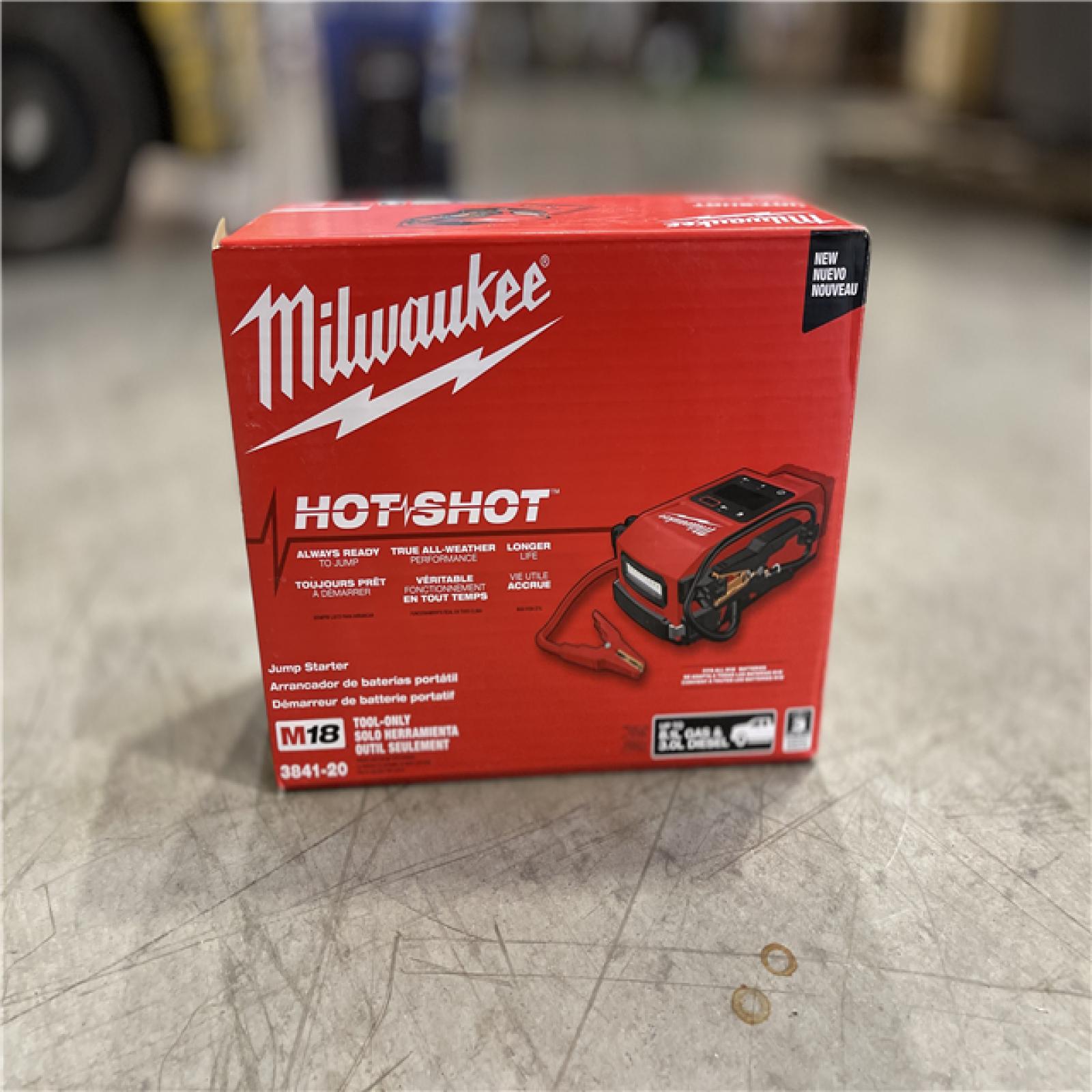 NEW! - Milwaukee M18 18V Lithium-Ion Cordless 2000 Peak Amp HOTSHOT Jump Starter (Tool-Only)