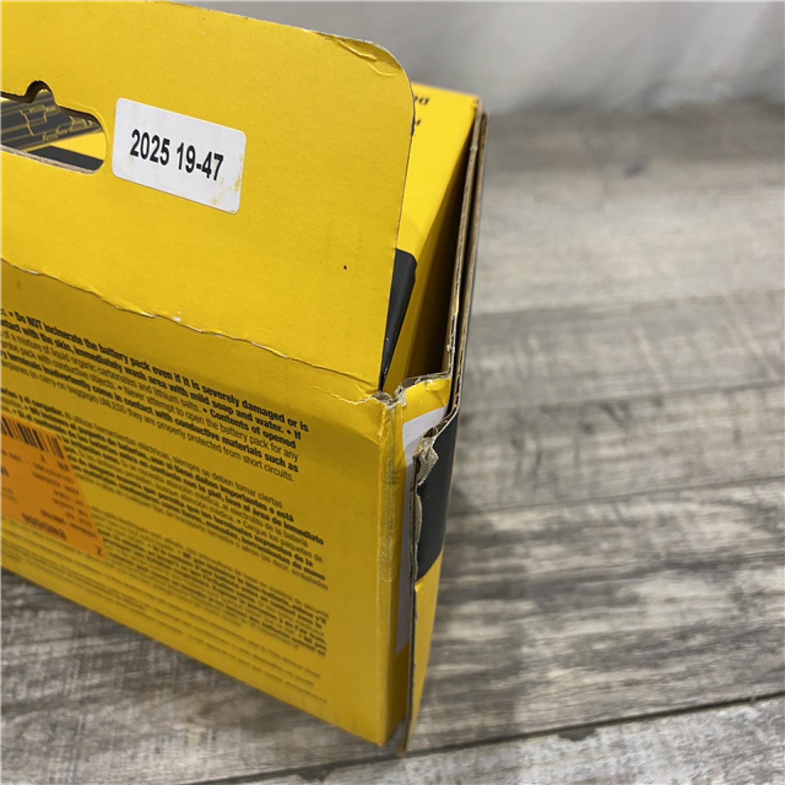 NEW - DEWALT 20V MAX Lithium-Ion Starter Kit