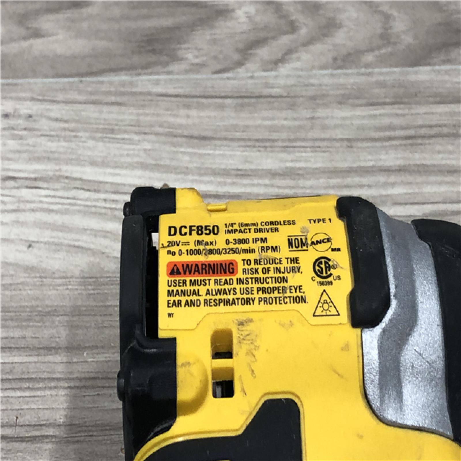 AS-IS DEWALT ATOMIC 20V MAX Lithium-Ion Cordless 1/4 in. Impact Driver Kit
