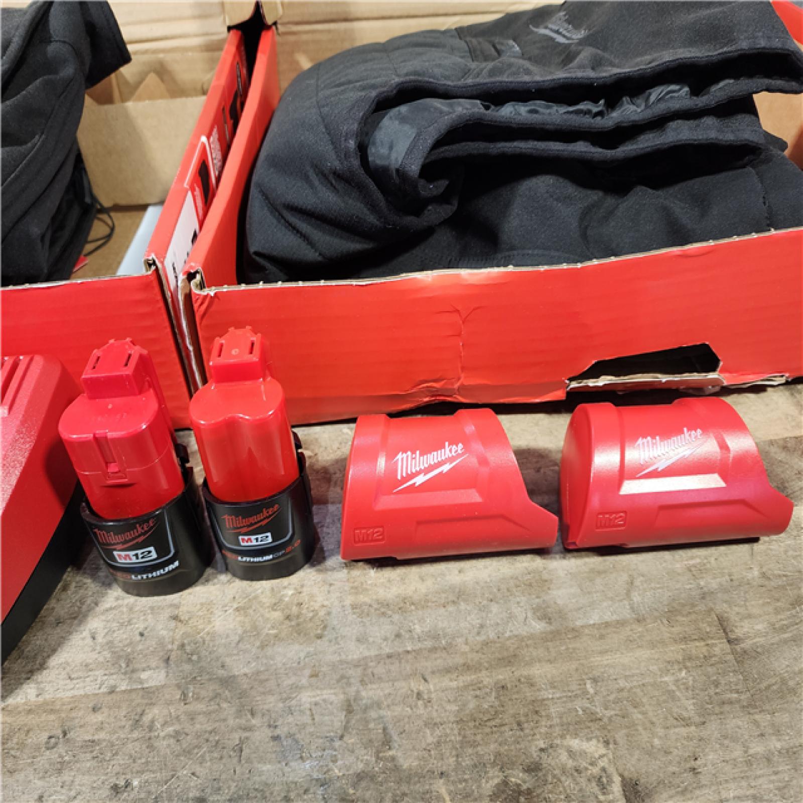 HOUSTON LOCATION - AS-IS MILWAUKEE 2 HEATED CLOTHING COMBO KIT