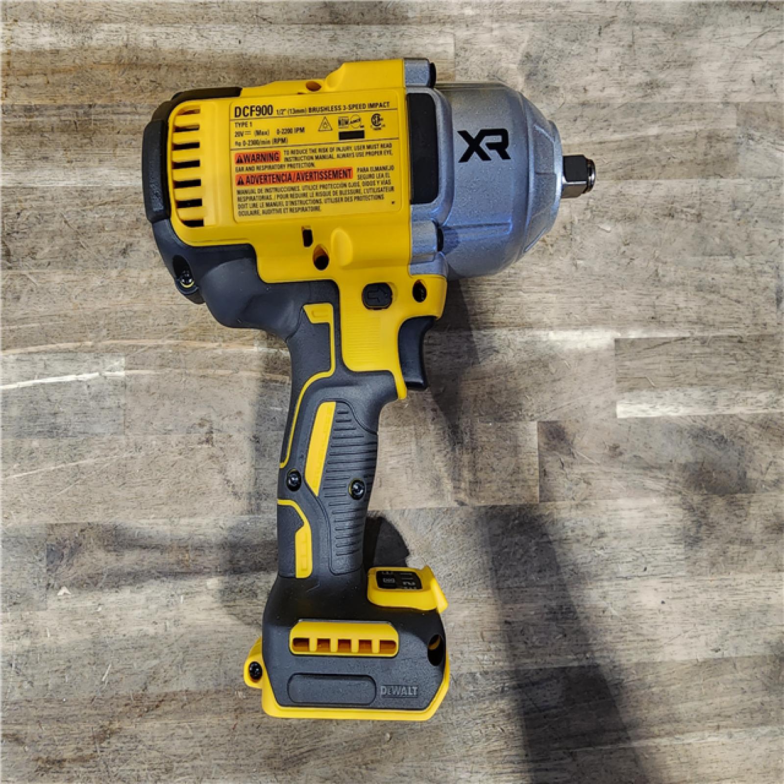 HOUSTON LOCATION - AS-IS (APPEARS LIKE NEW) Dewalt 20V MAX Lithium-Ion Cordless 1/2 in. Impact Wrench Kit W/ BATTERY & CHARGER