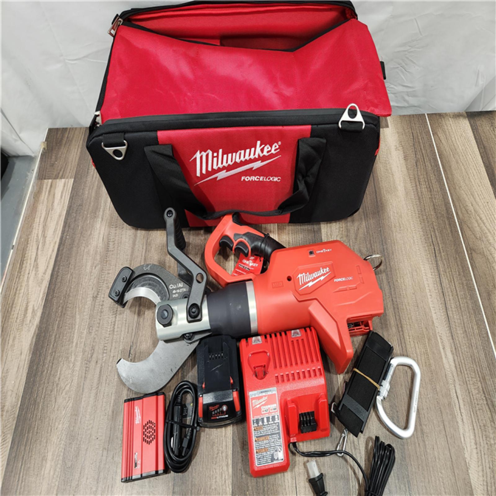 AS-IS Milwaukee M18 18V Lithium-Ion Cordless FORCE LOGIC 3 in. Underground Cable Cutter W/ (1) 5.0Ah Battery, Charger, Tool Bag