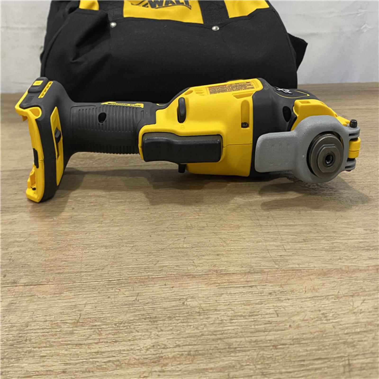 AS-IS DEWALT 20V MAX XR Cordless Brushless 3-Speed Oscillating Multi Tool Kit