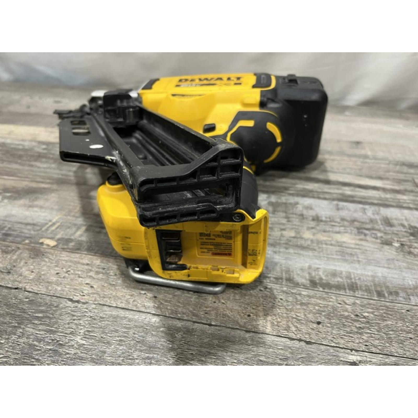 AS-IS DEWALT 20V 30 Degree Cordless Framing Nailer (Tool-Only)