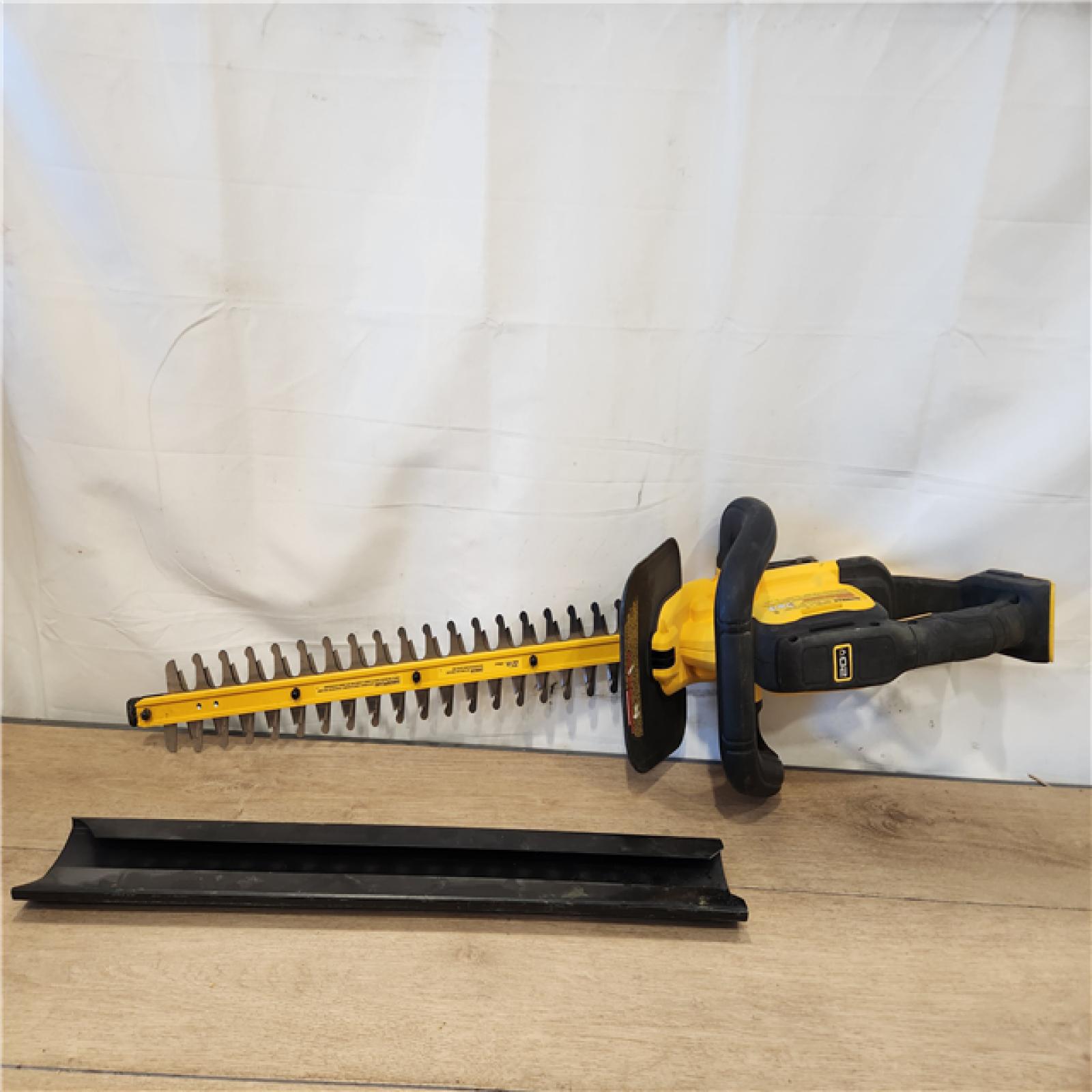 AS-IS- DEWALT 20V MAX 22 Cordless Hedge Trimmer