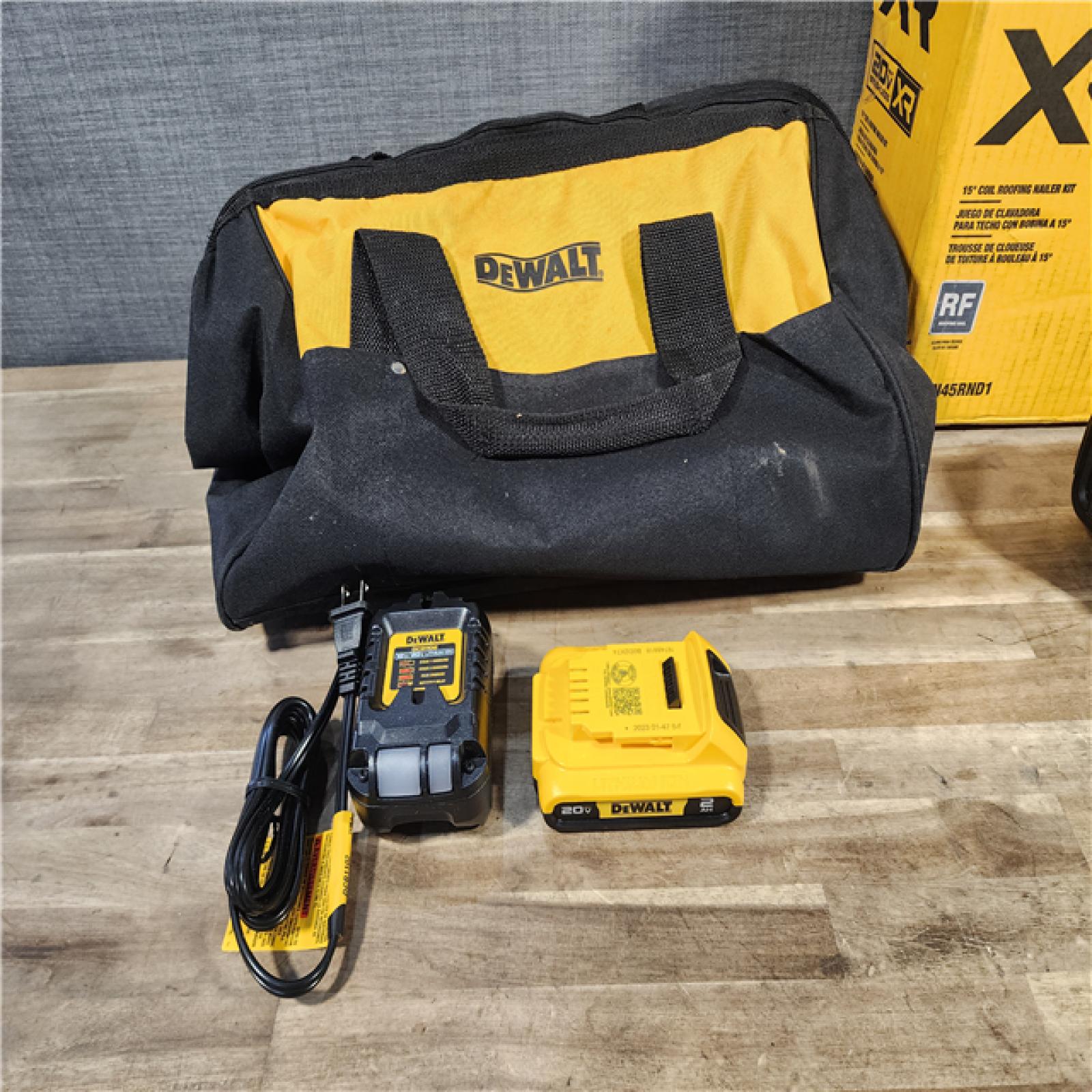 HOUSTON LOCATION - AS-IS DEWALT Roofing Nailer Cordless Kit w/ Battery & Charger