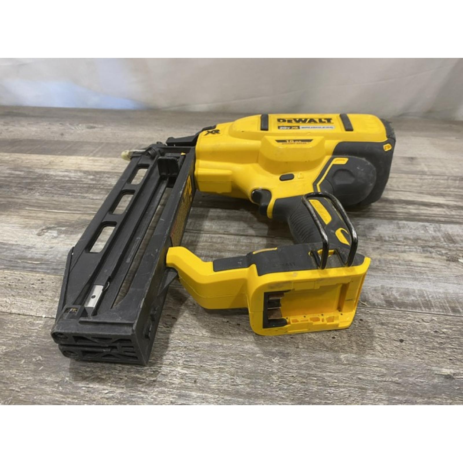 AS-IS DEWALT 20V MAX XR 16-Gauge Lithium-Ion Cordless Finish Nailer (Tool Only)