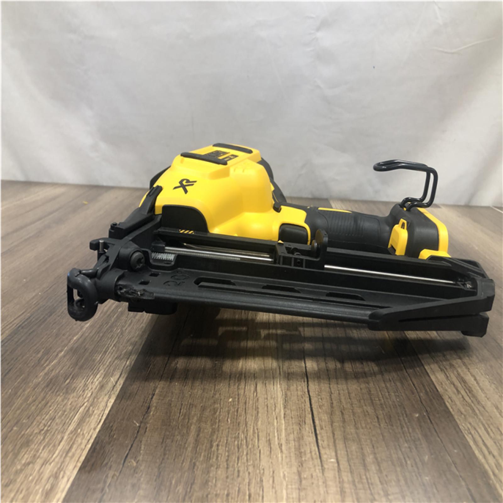 AS-IS DEWALT 20V MAX XR 16-Gauge Electric Cordless Angled Finishing Nailer Kit