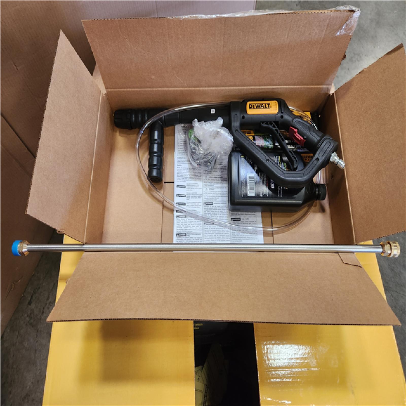 Phoenix NEW DEWALT 4400 PSI 4.0 GPM Gas Pressure Washer with 420cc Engine  Triplex Pump  Commercial Cold Water Power Washer