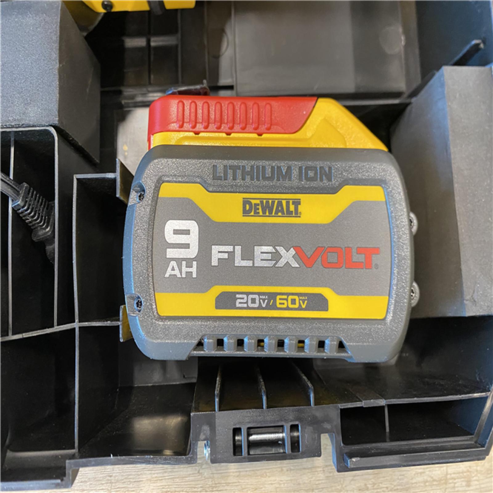 AS-IS Dewalt FLEXVOLT 60V Lithium-Ion Cordless SDS MAX 3/4 in. Chipping Hammer Kit