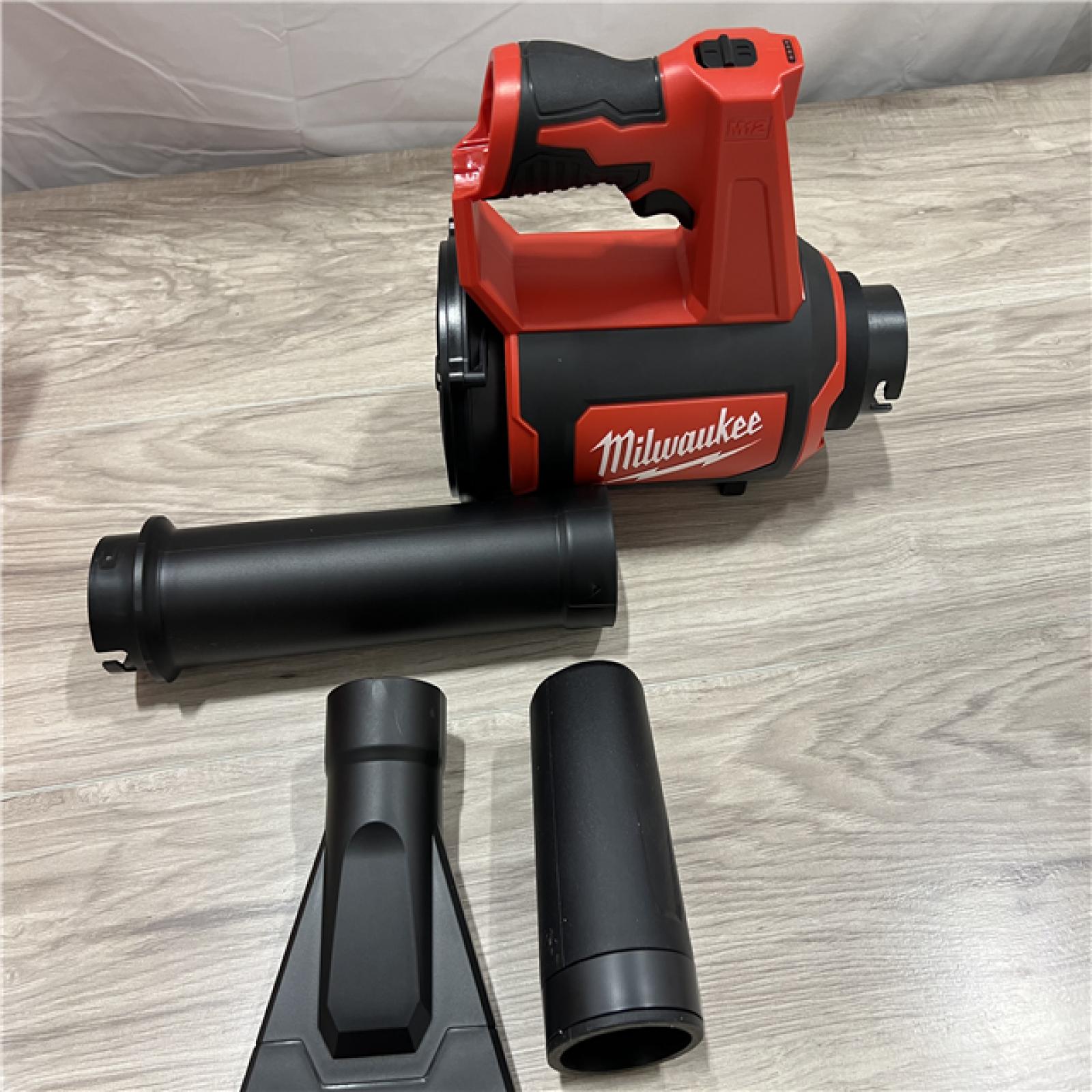 AS-IS Milwaukee 12V Lithium-Ion Cordless Compact Spot Blower (Tool-Only)