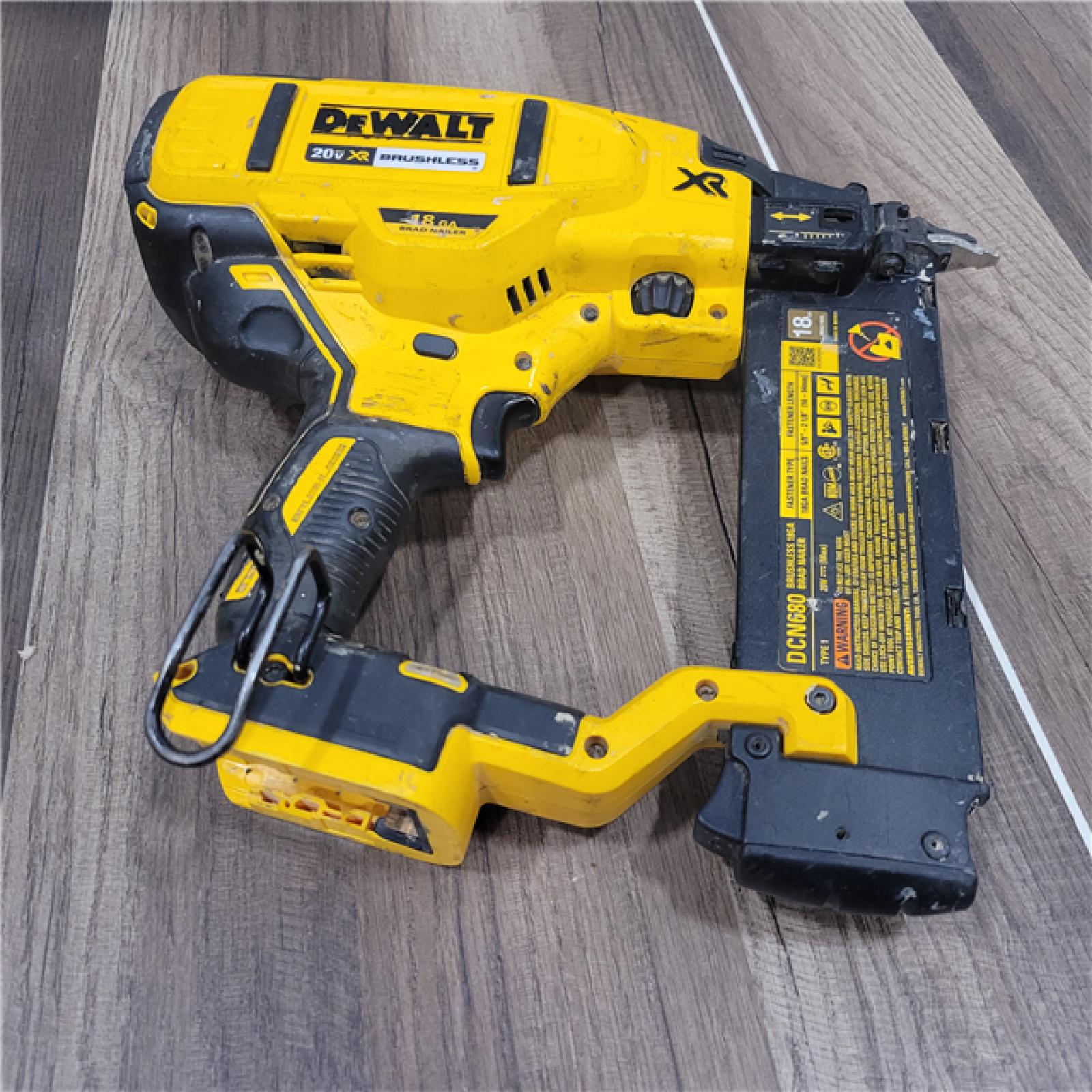 AS-IS DEWALT 20V MAX XR 18 Gauge Brad Nailer Kit