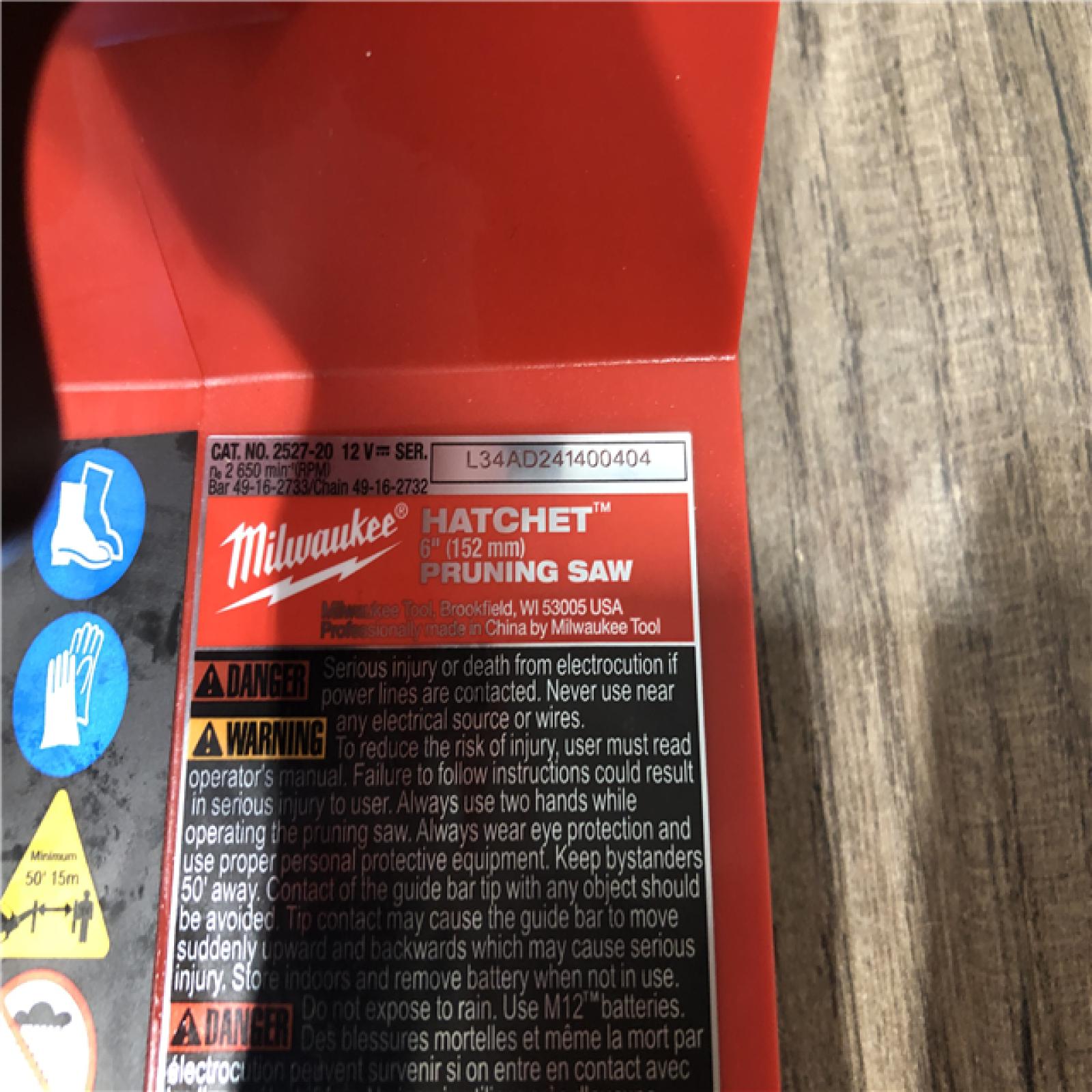 AS-IS Milwaukee FUEL 12V Lithium-Ion Brushless Battery 6 in. HATCHET Pruning Saw Kit