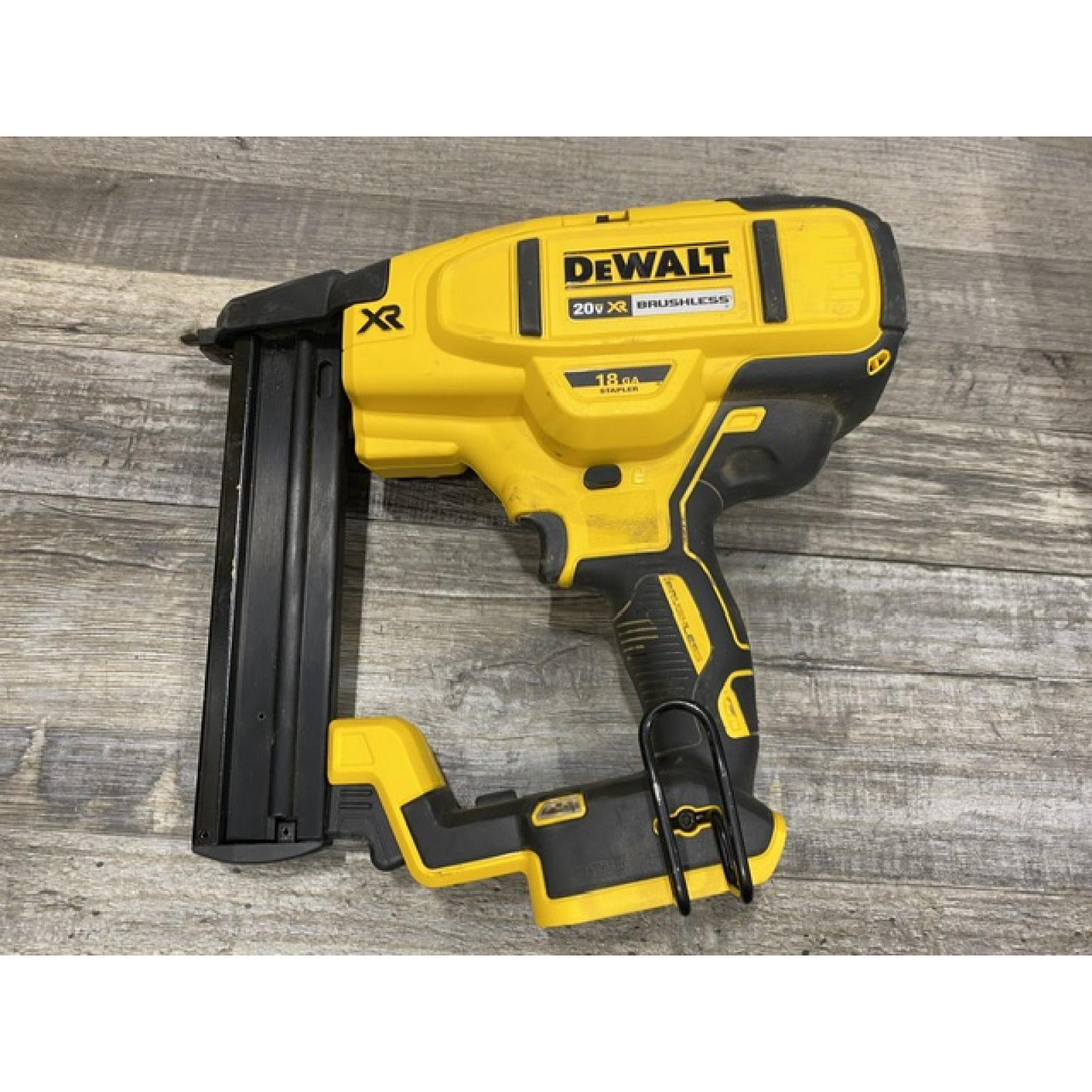 AS-IS DEWALT 20V MAX XR Lithium-Ion Cordless 18-Gauge Narrow Crown Stapler Kit