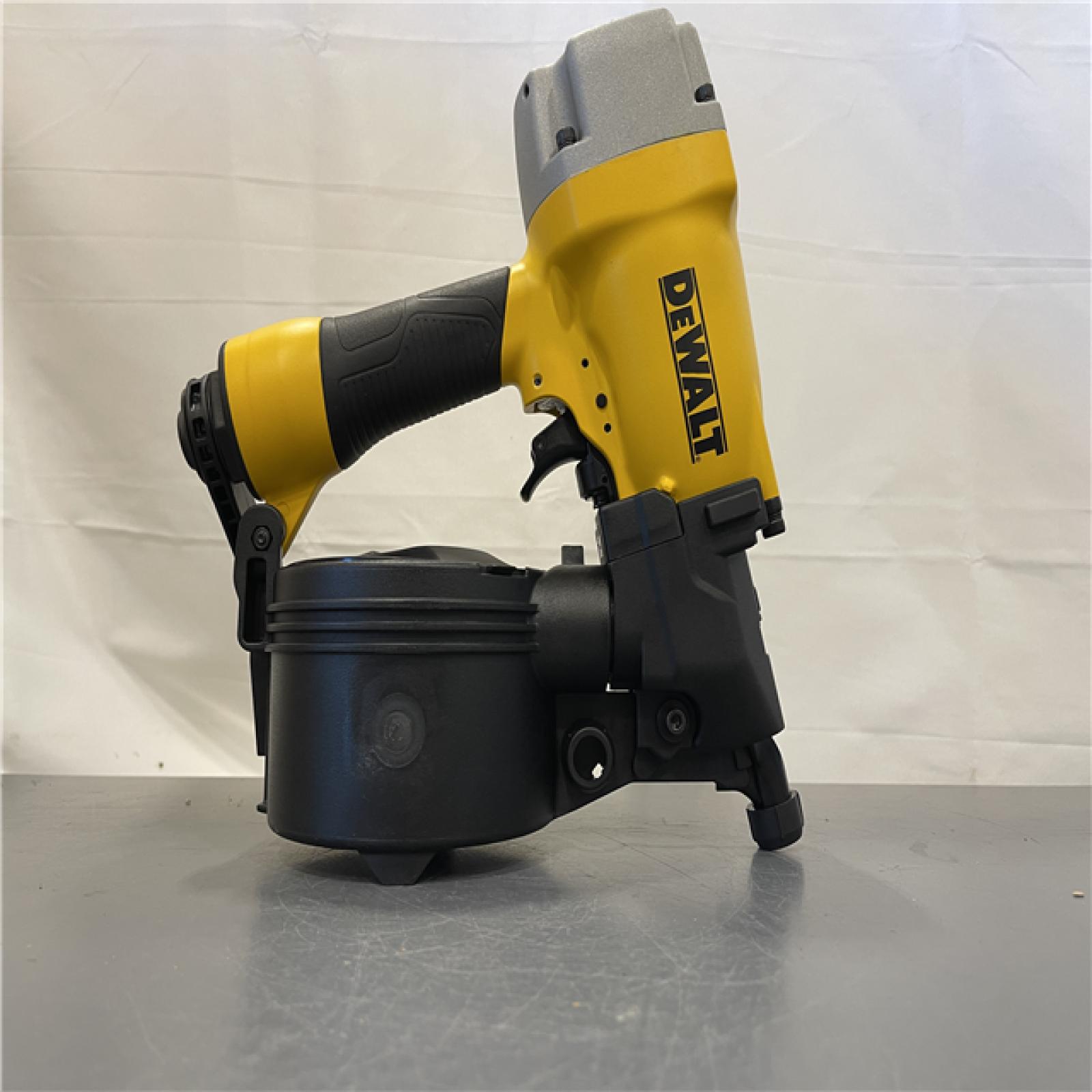 AS-IS - DEWALT 2-1/2 Inch 15 Degree Coil Siding and Fencing Nailer