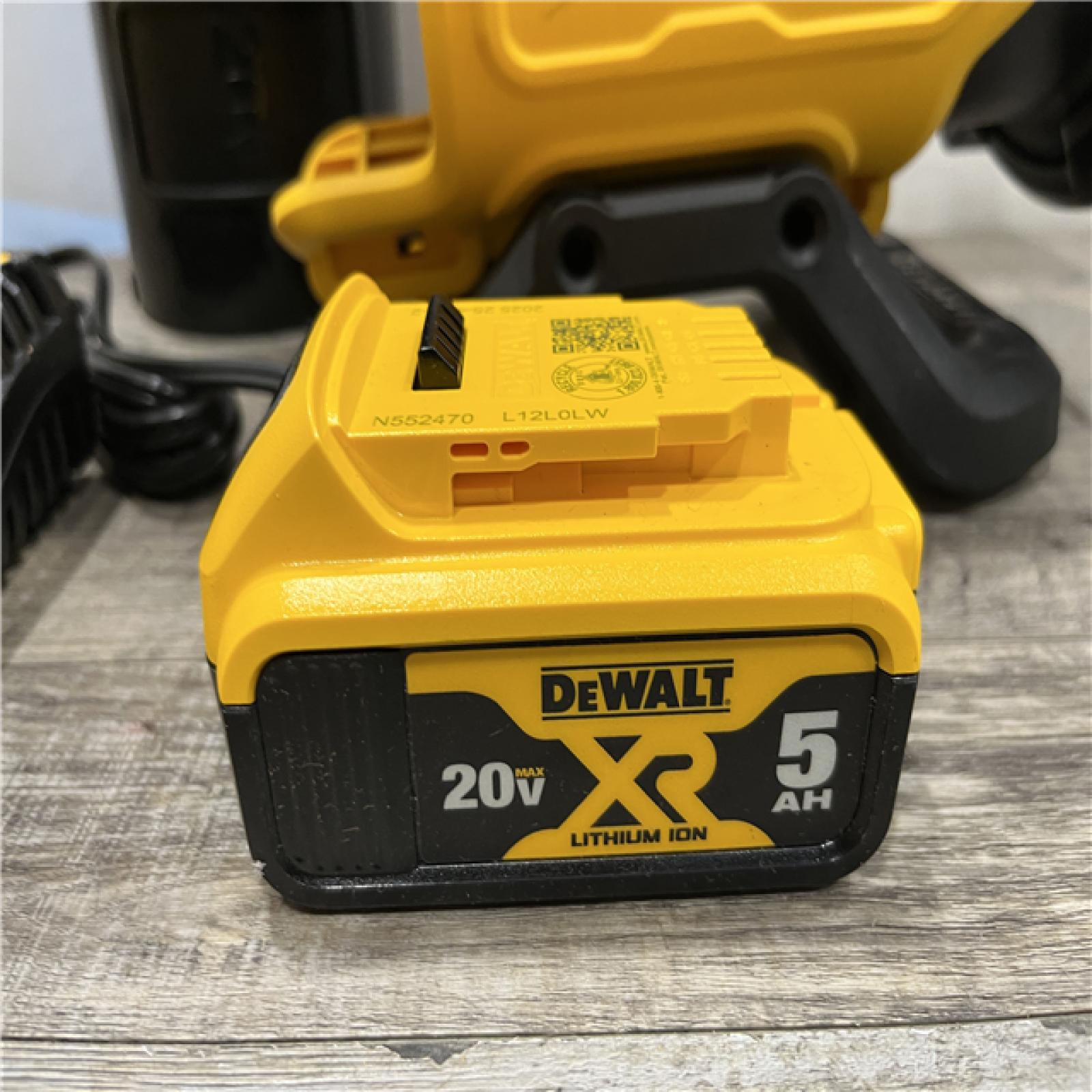 AS-IS DEWALT 20V MAX* XR Brushless Cordless Handheld Blower Kit