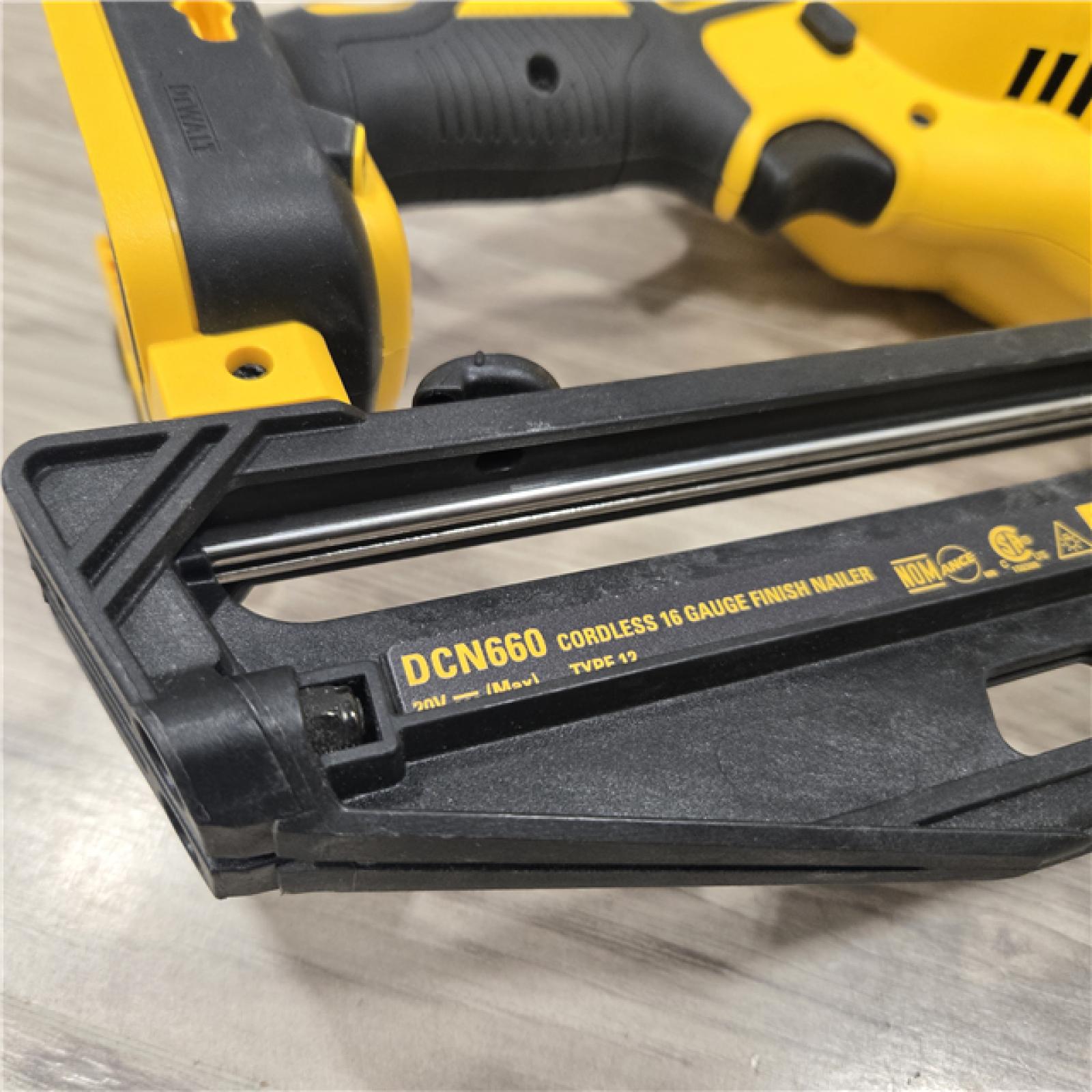 AS-IS DeWalt 20V 16 Gauge Cordless Angled Finish Nailer Kit