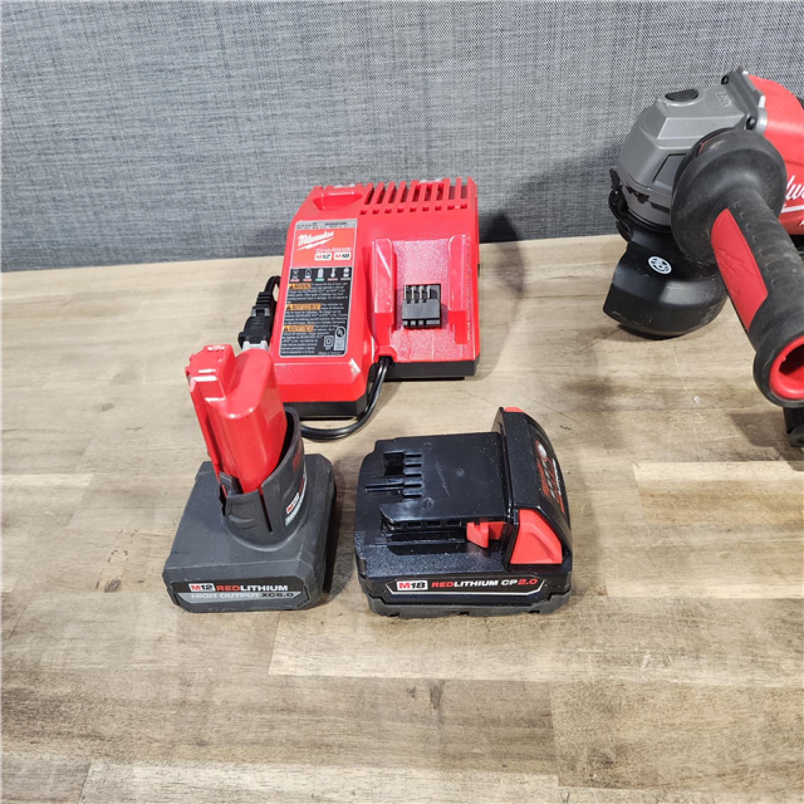 HOUSTON LOCATION - AS-IS MILWAUKEE 3 TOOL COMBO KIT W/ (2) BATTERY & CHARGER