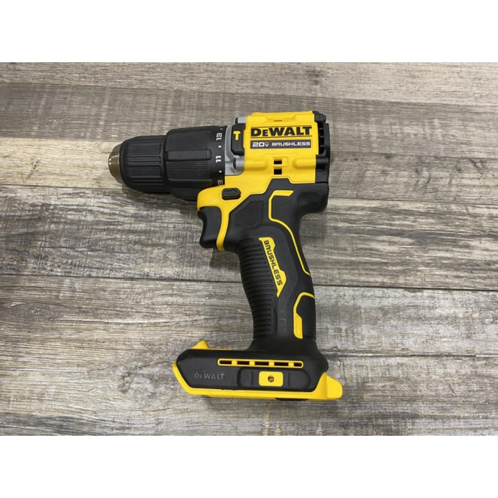 LIKE NEW -  DEWALT ATOMIC 20V Cordless 1/2 in. Compact Hammer Drill Kit