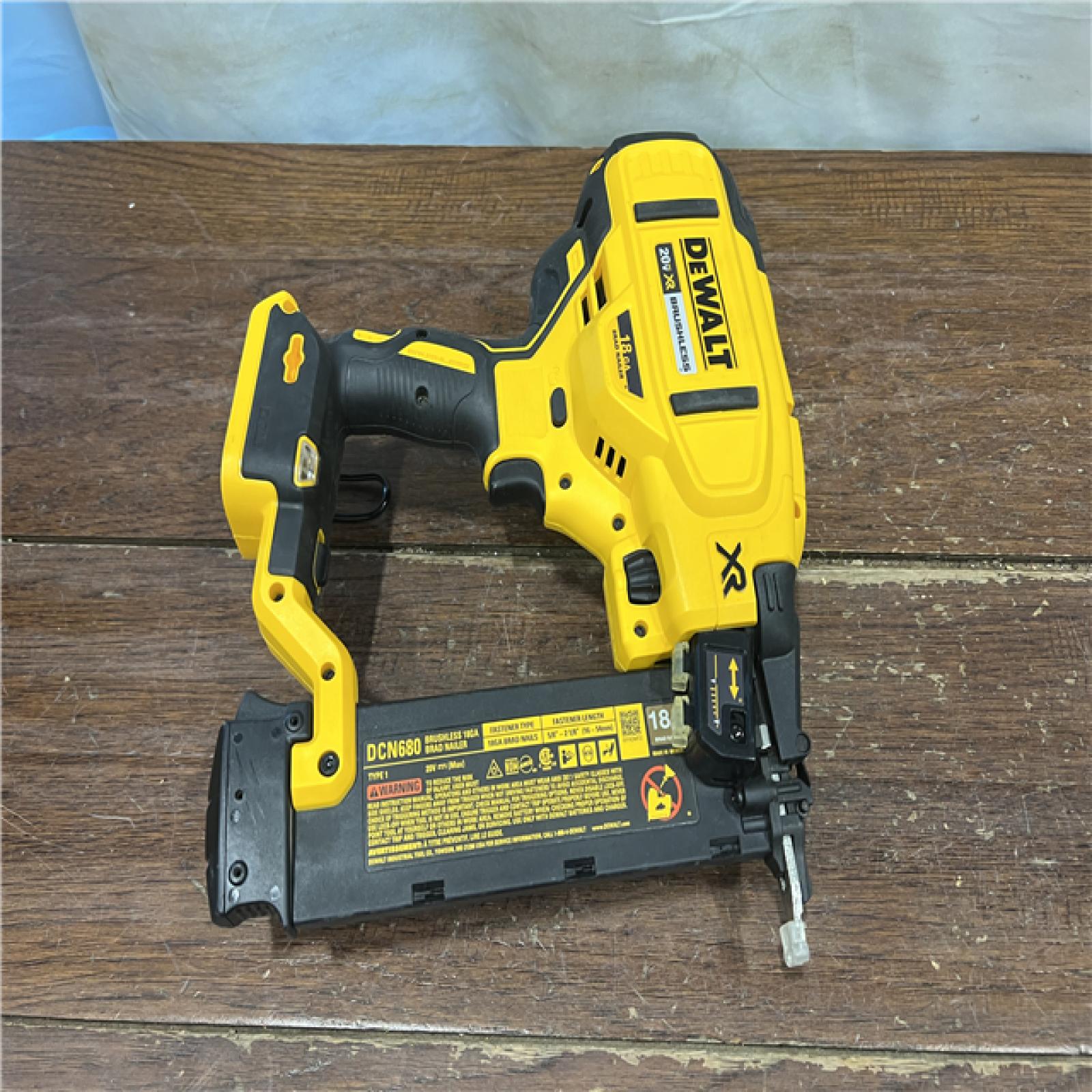 AS-IS DEWALT 20V MAX XR 18 Gauge Brad Nailer Kit