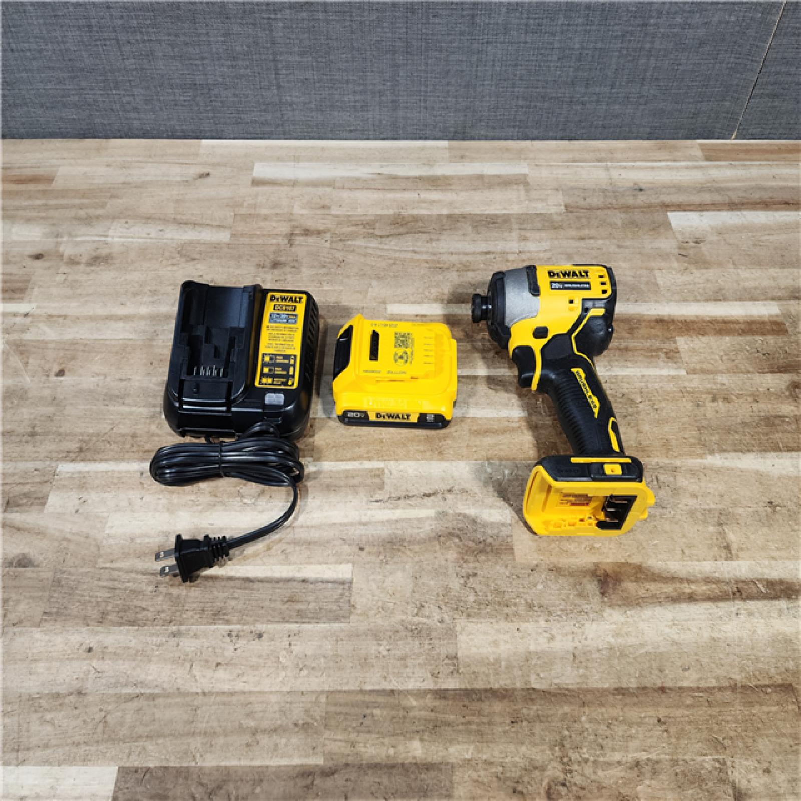 HOUSTON LOCATION - AS - IS DEWALT Atomic 20V Max Lithium-Ion Brushless Cordless Compact 1/4 in. Impact Driver Kit