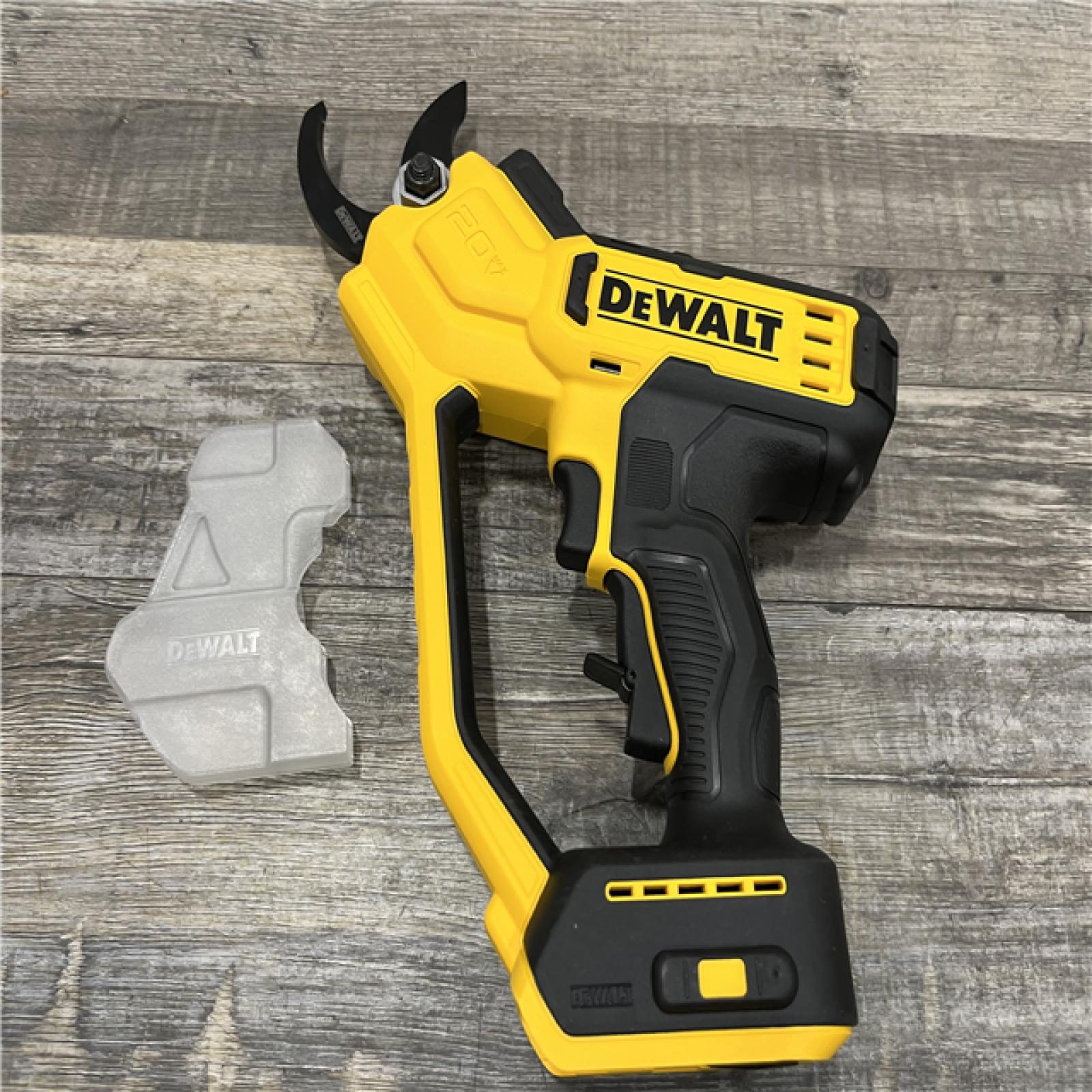 AS-IS DEWALT 20V MAX Cordless Battery Powered Pruner Kit