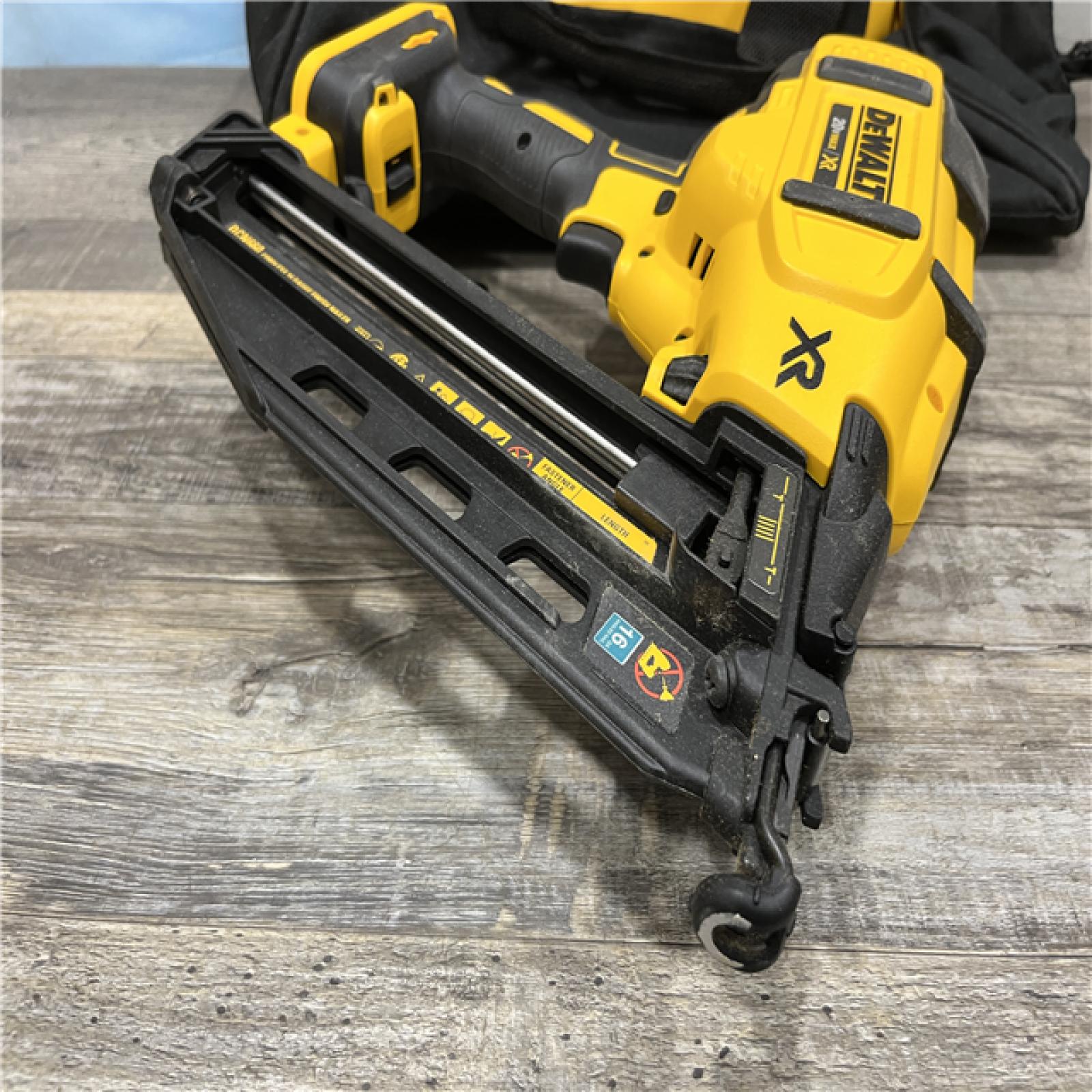 AS-IS DEWALT 20V MAX XR 16-Gauge Electric Cordless Angled Finishing Nailer Kit
