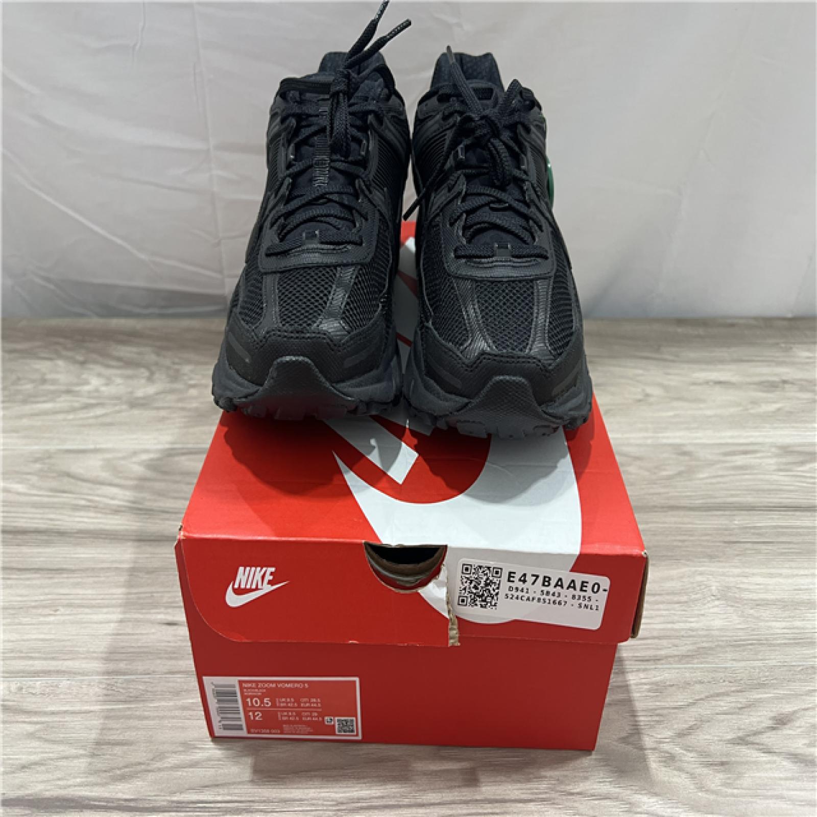 Nike Zoom Vomero 5 - Black - SZ 10.5
