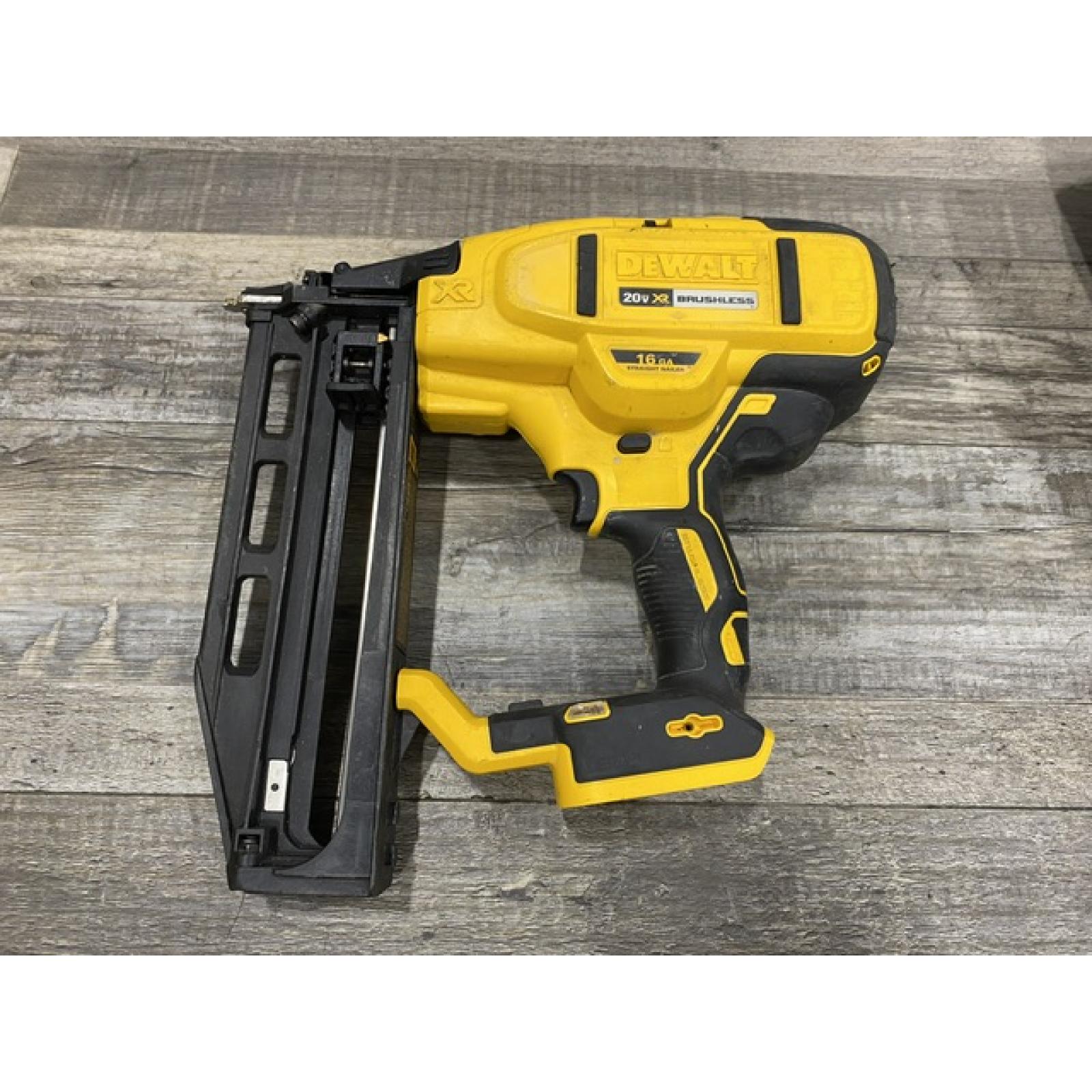 AS-IS DEWALT 20V MAX XR Lithium-Ion 16-Gauge Cordless Finish Nailer Kit