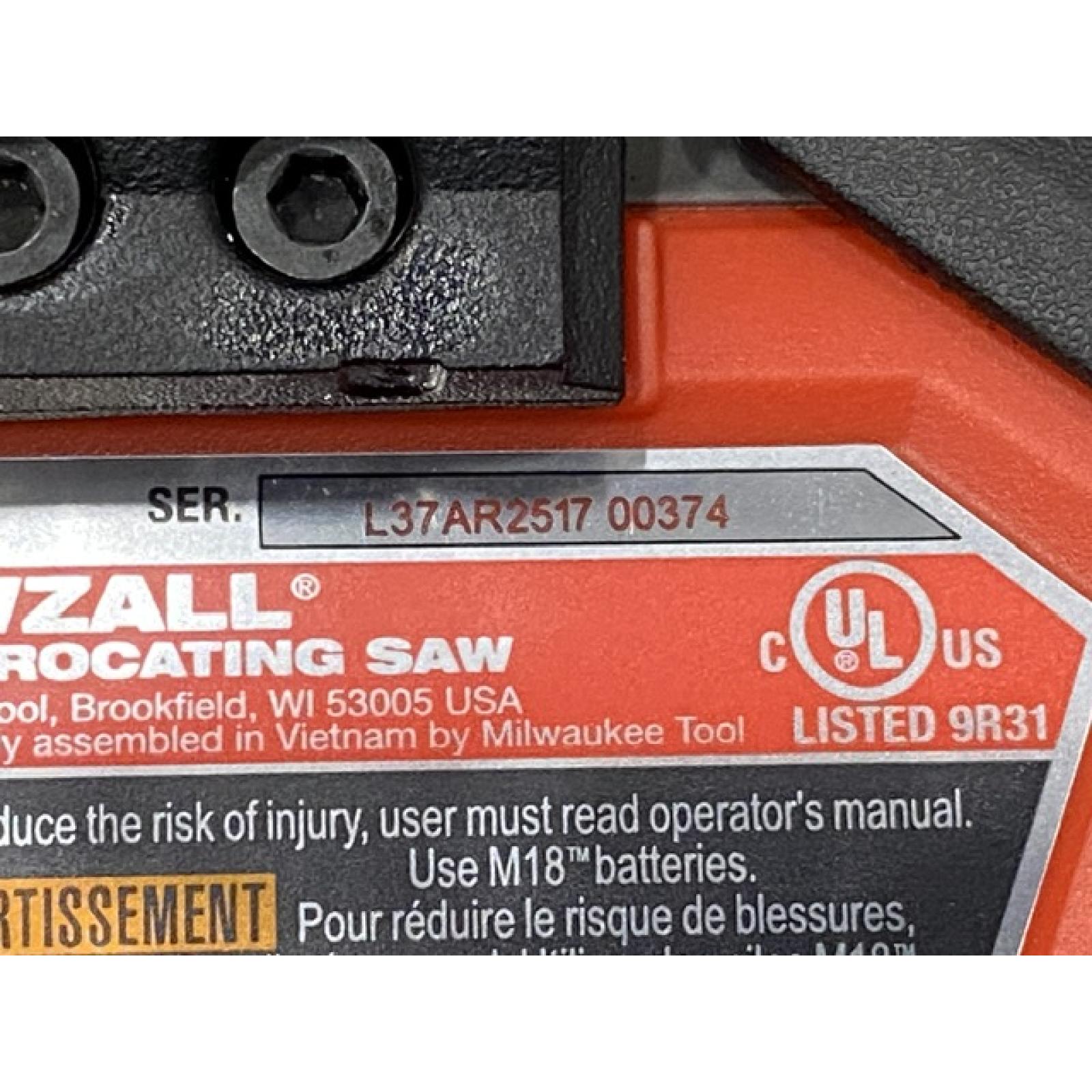 LIKE NEW - Milwaukee FUEL 18V Lithium-Ion Brushless Cordless SAWZALL Reciprocating Saw Kit