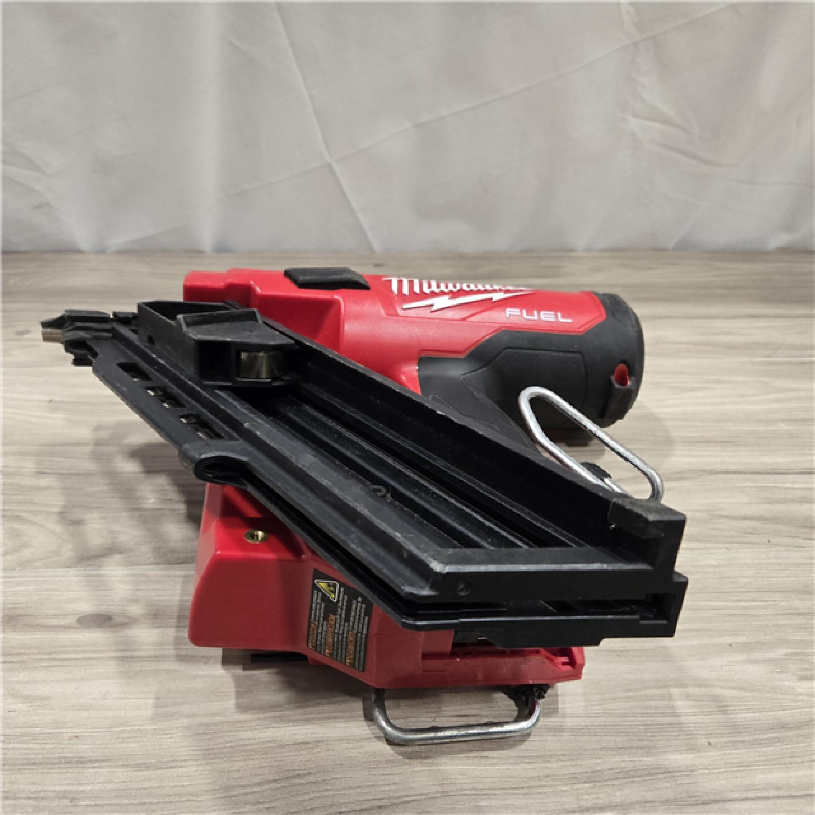 AS-IS Milwaukee 2745-21 M18 FUEL 30 Degree Framing Nailer Kit
